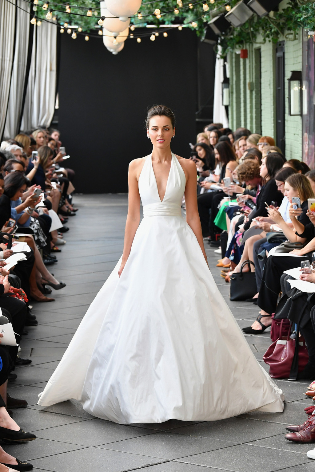 945919090-amsale-bridal-spring-2019-vogue-pr.jpg