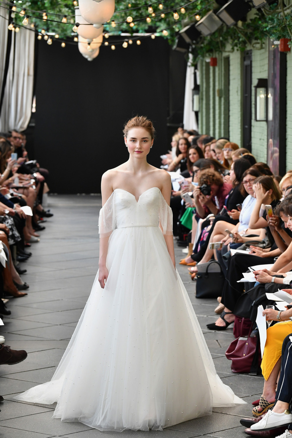 945919130-amsale-bridal-spring-2019-vogue-pr.jpg