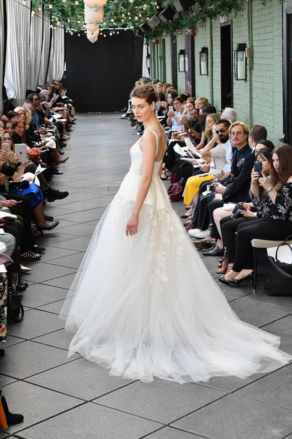945919124-amsale-bridal-spring-2019-vogue-pr.jpg