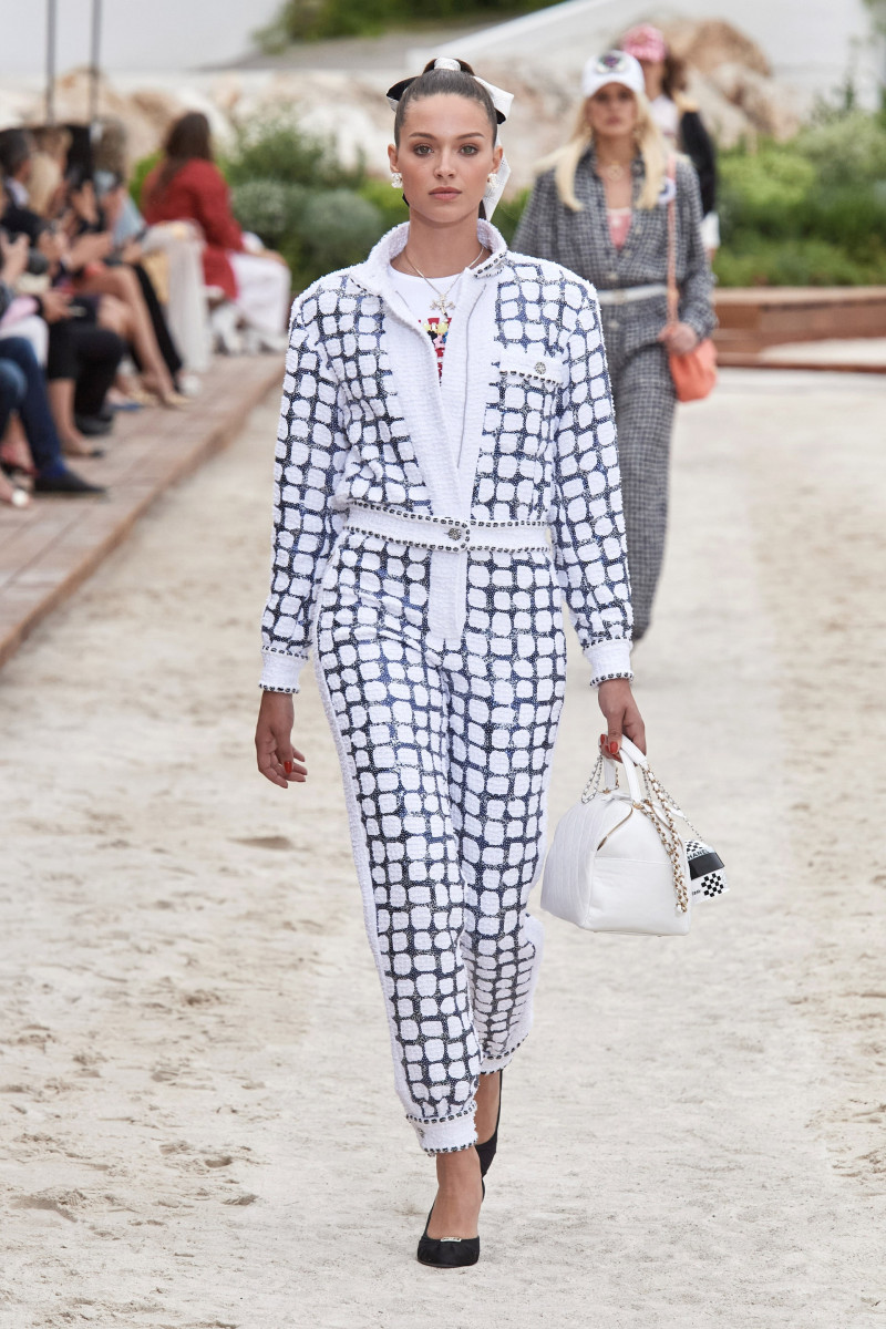 00007-chanel-resort-2023-monaco-credit-gorunway.jpg