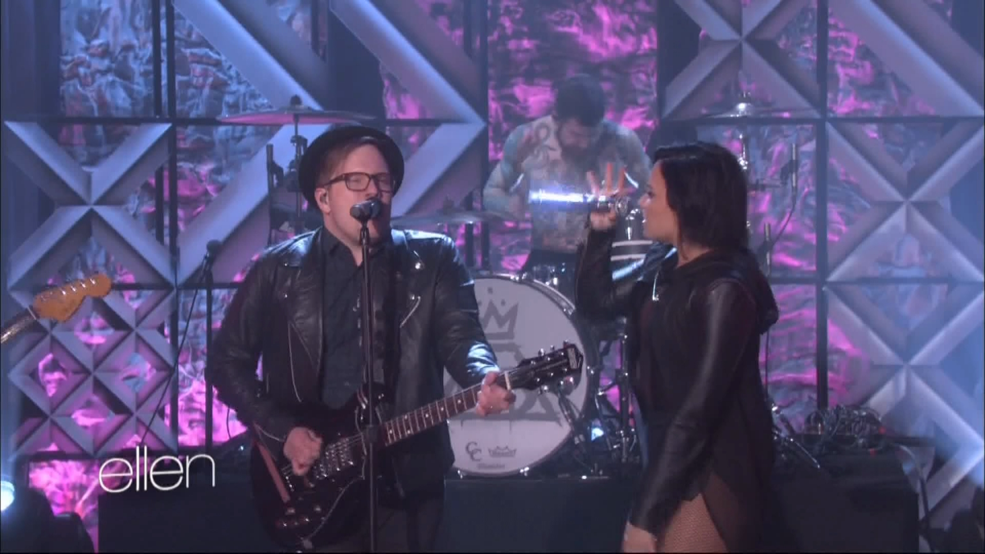 Fall Out Boy and Demi Lovato - Irresistible (The Ellen Degeneres Show) 2016.mkv_20220508_131159.885.png