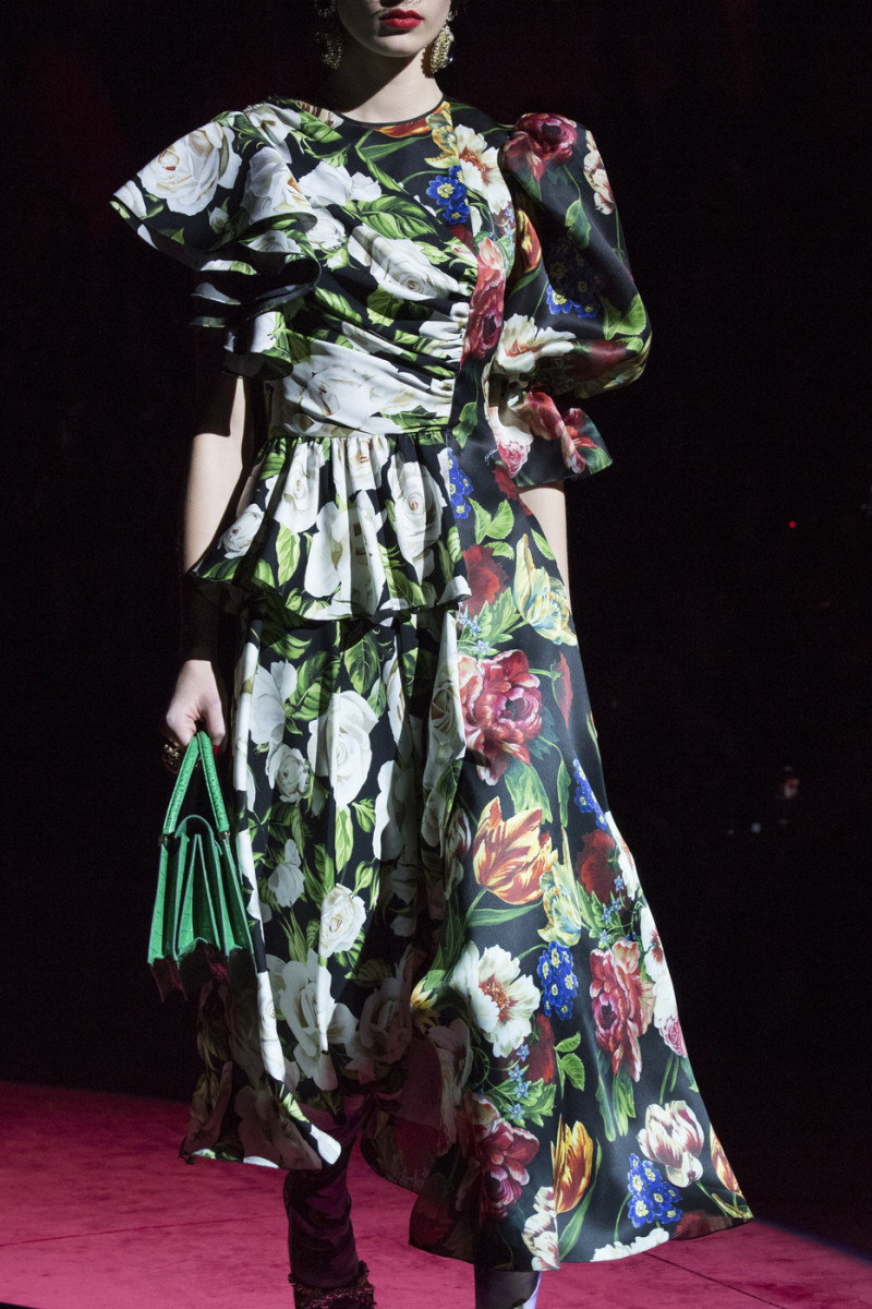 Dolce+Gabbana+Fall+2019+Details+ACBzq0Ndndpx.jpg