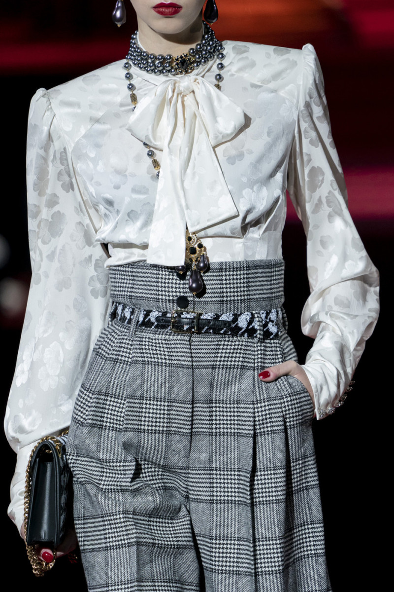 Dolce+Gabbana+Fall+2019+Details+LO9LWVPqScQx.jpg