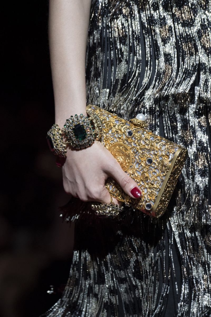 Dolce+Gabbana+Fall+2019+Details+HpGLsqQJ80rx.jpg