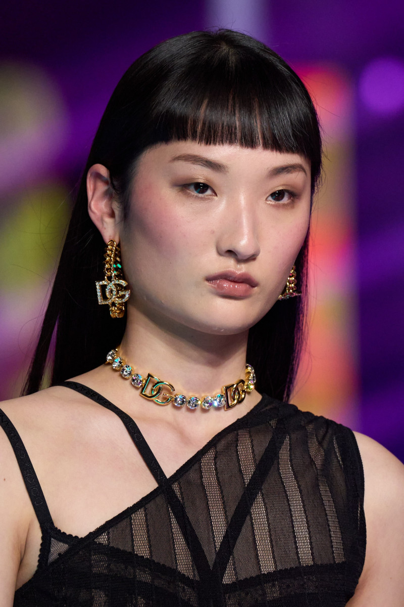 00031-dolce-and-gabbana-fall-2022-ready-to-wear-milan-details-credit-gorunway.jpg
