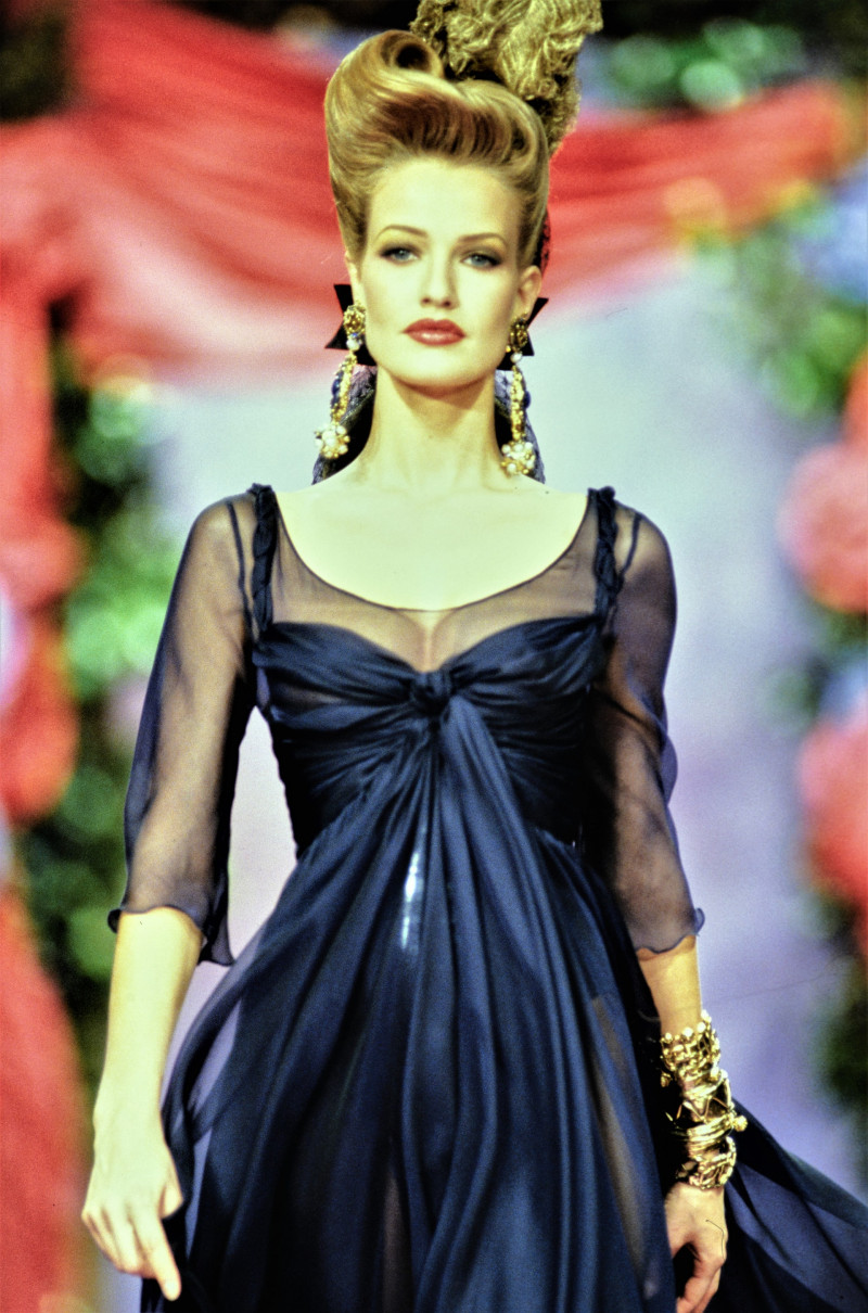 044-christian-lacroix-spring-1994-couture-CN10056677-karen-mulder.jpg