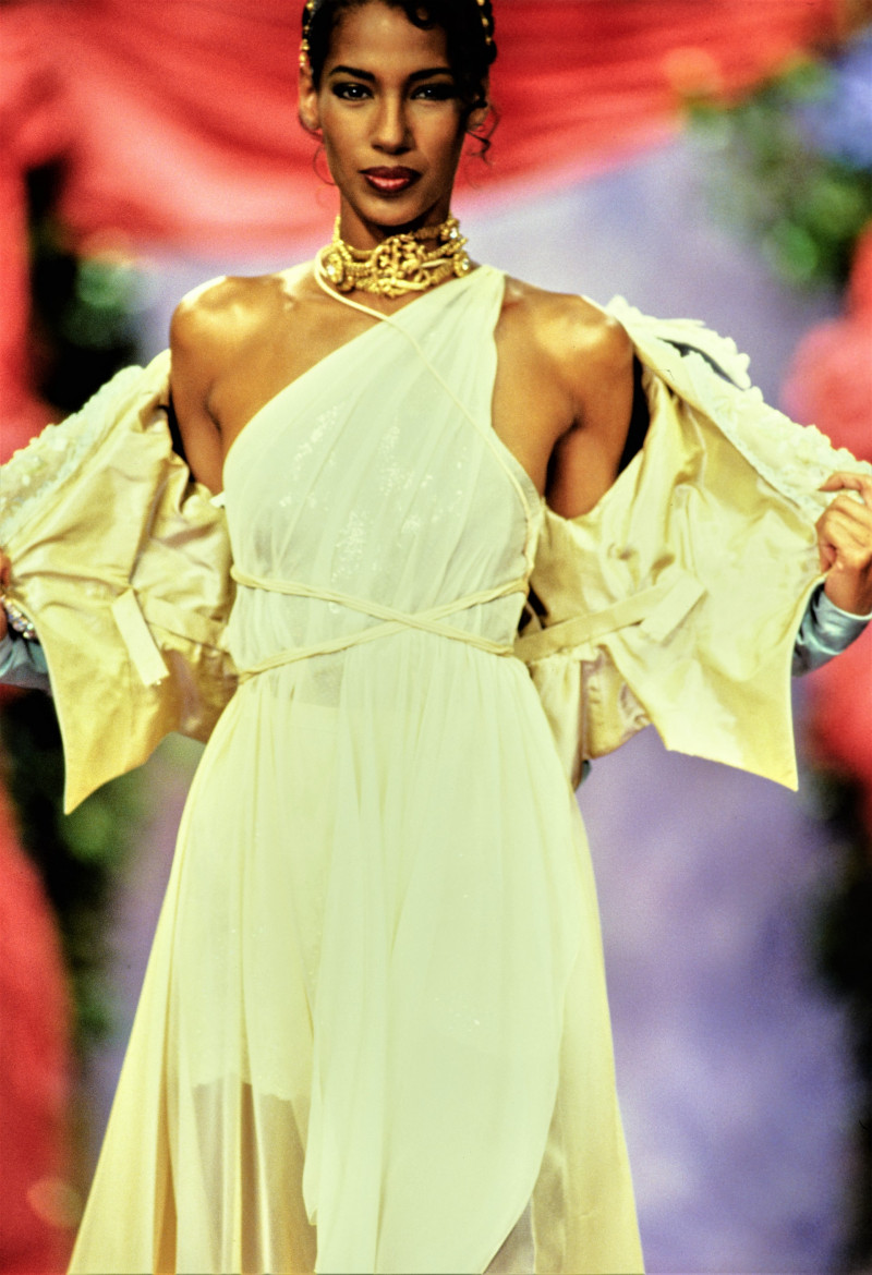 038-christian-lacroix-spring-1994-couture-CN10056664.jpg