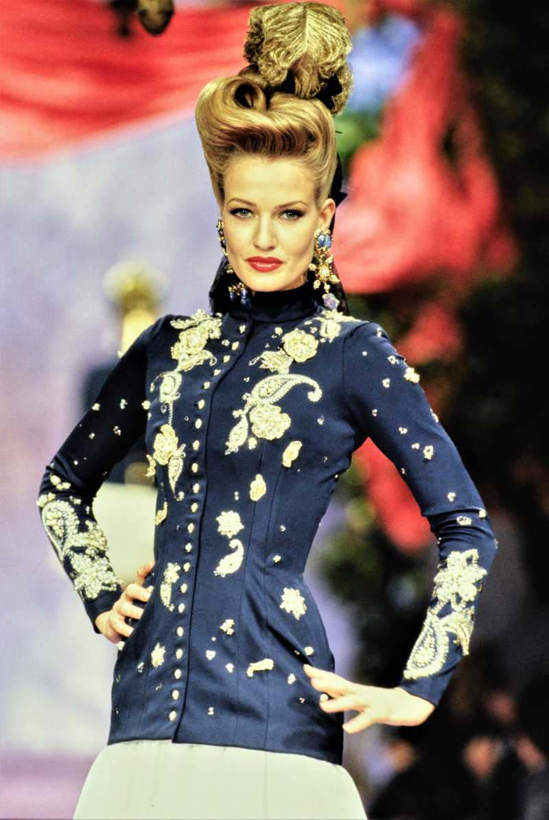 029-christian-lacroix-spring-1994-couture-CN10056628-karen-mulder.jpg
