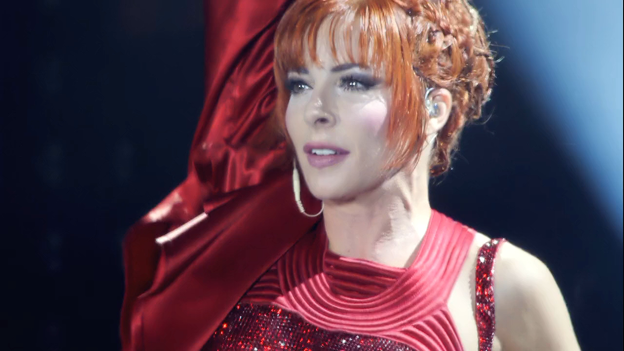 Mylene Farmer - Stade de France (BD Rip 720p).mkv_20220722_172803.205.png