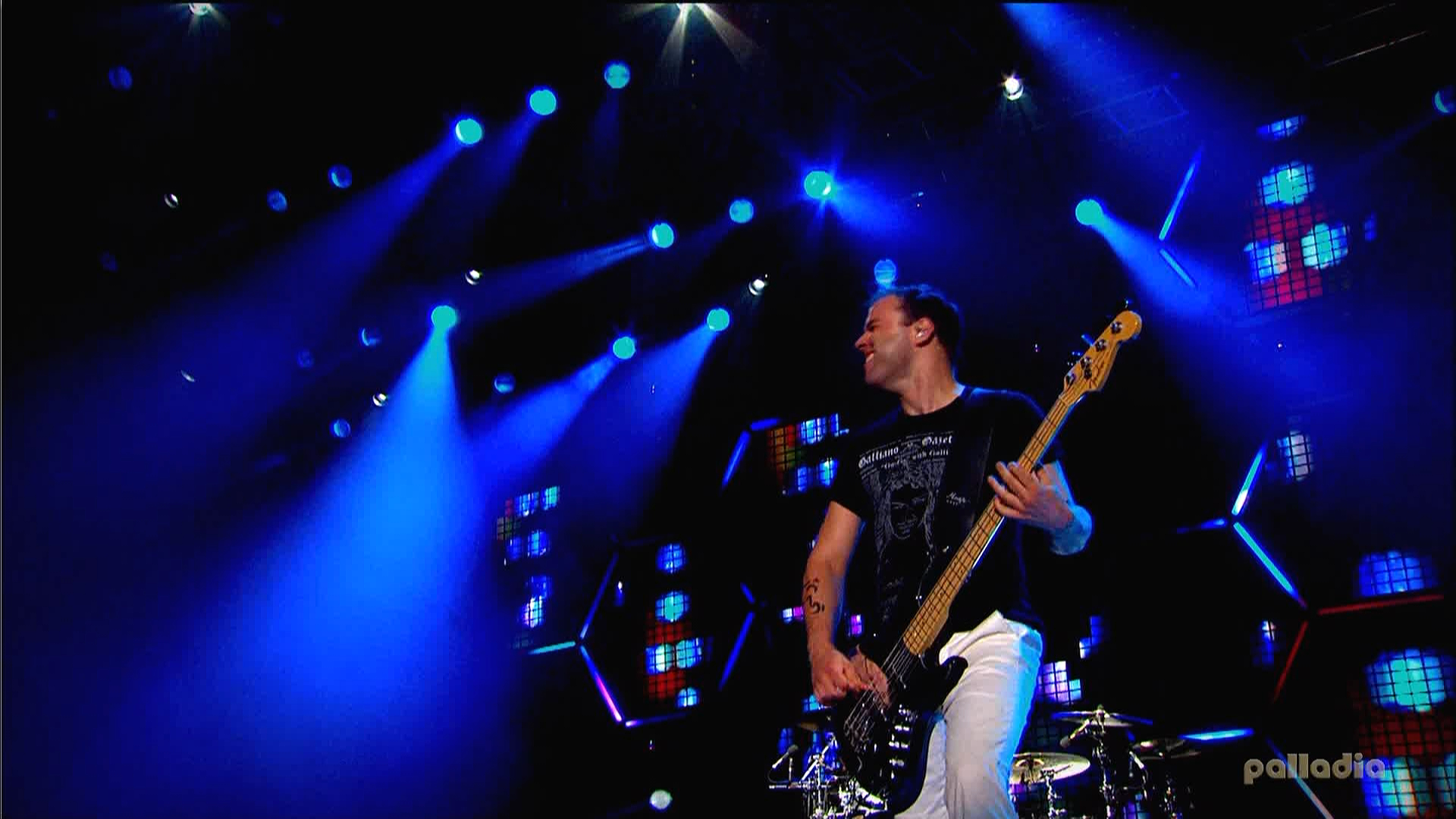 MUSE - Rock Am Ring 2010 (MTV World Stage) - PLDHD [1080i].ts_20220722_170711.369.png