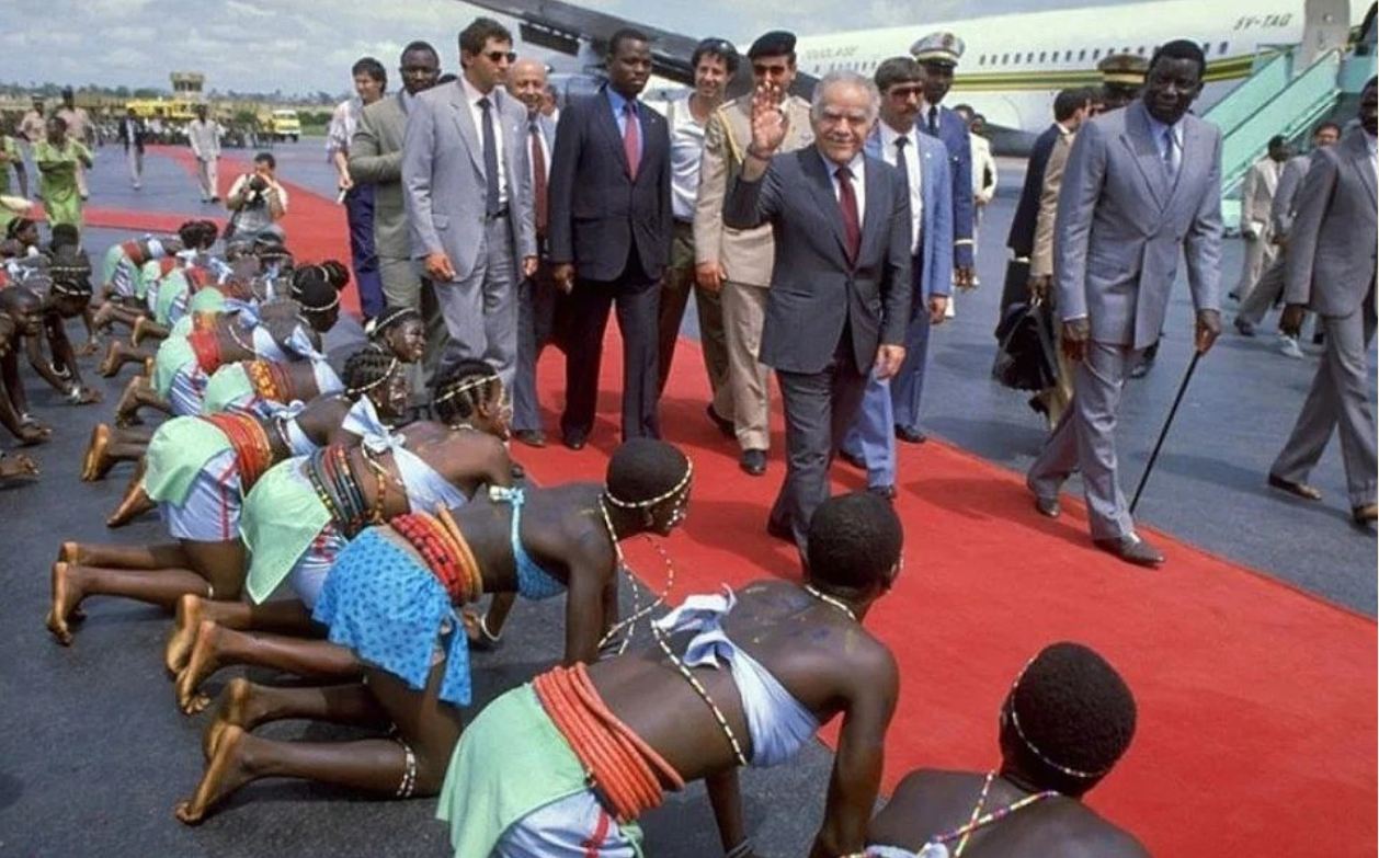 Премьер-министра Израиля Ицхака Шамира приветствует президент Того Гнасингбе Эйадема, 1987 год_0.jpg