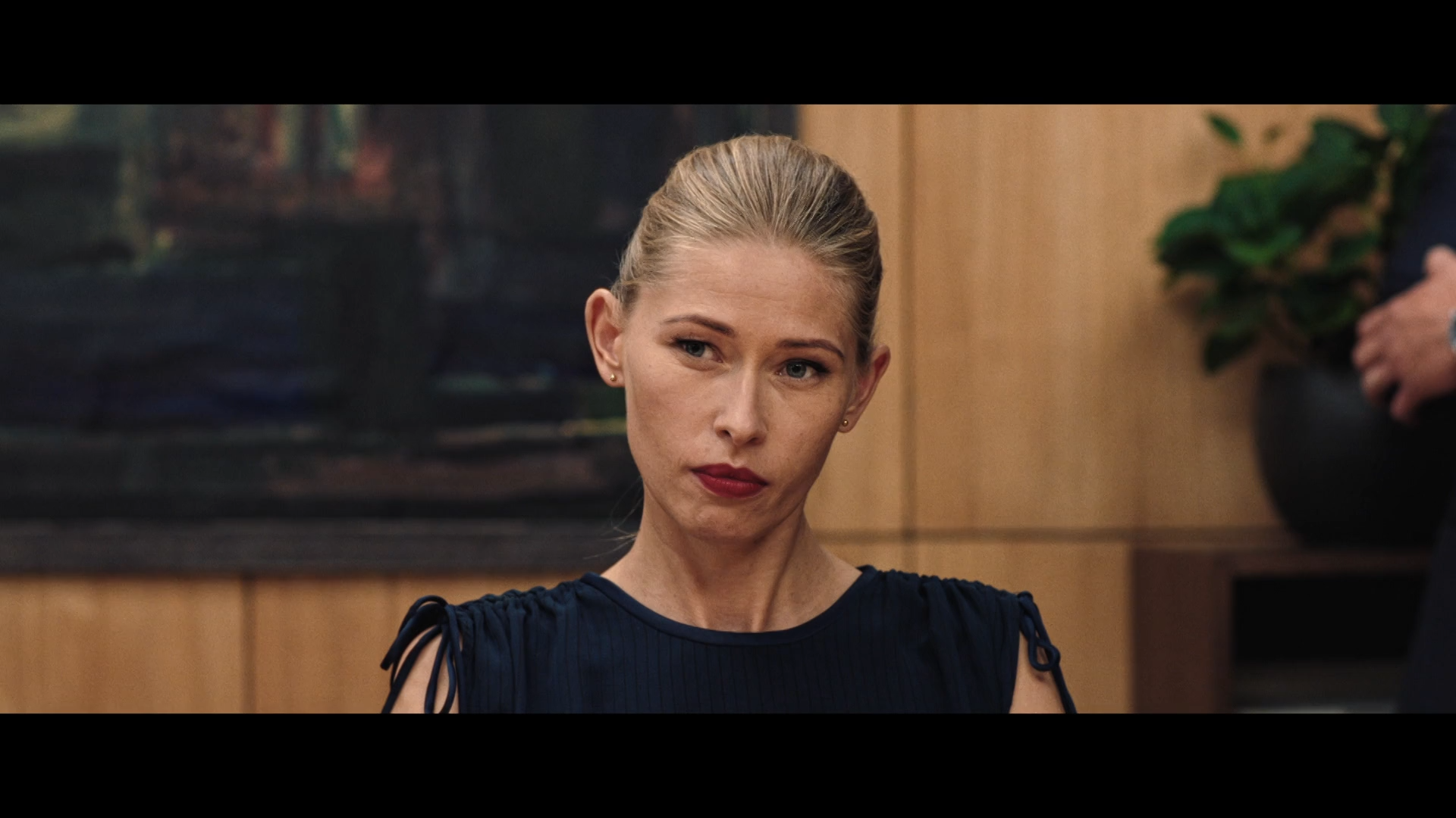 Man.For.Money.2021.WEB-DL.1080p.ExKinoRay.mkv_snapshot_00.26.08.png