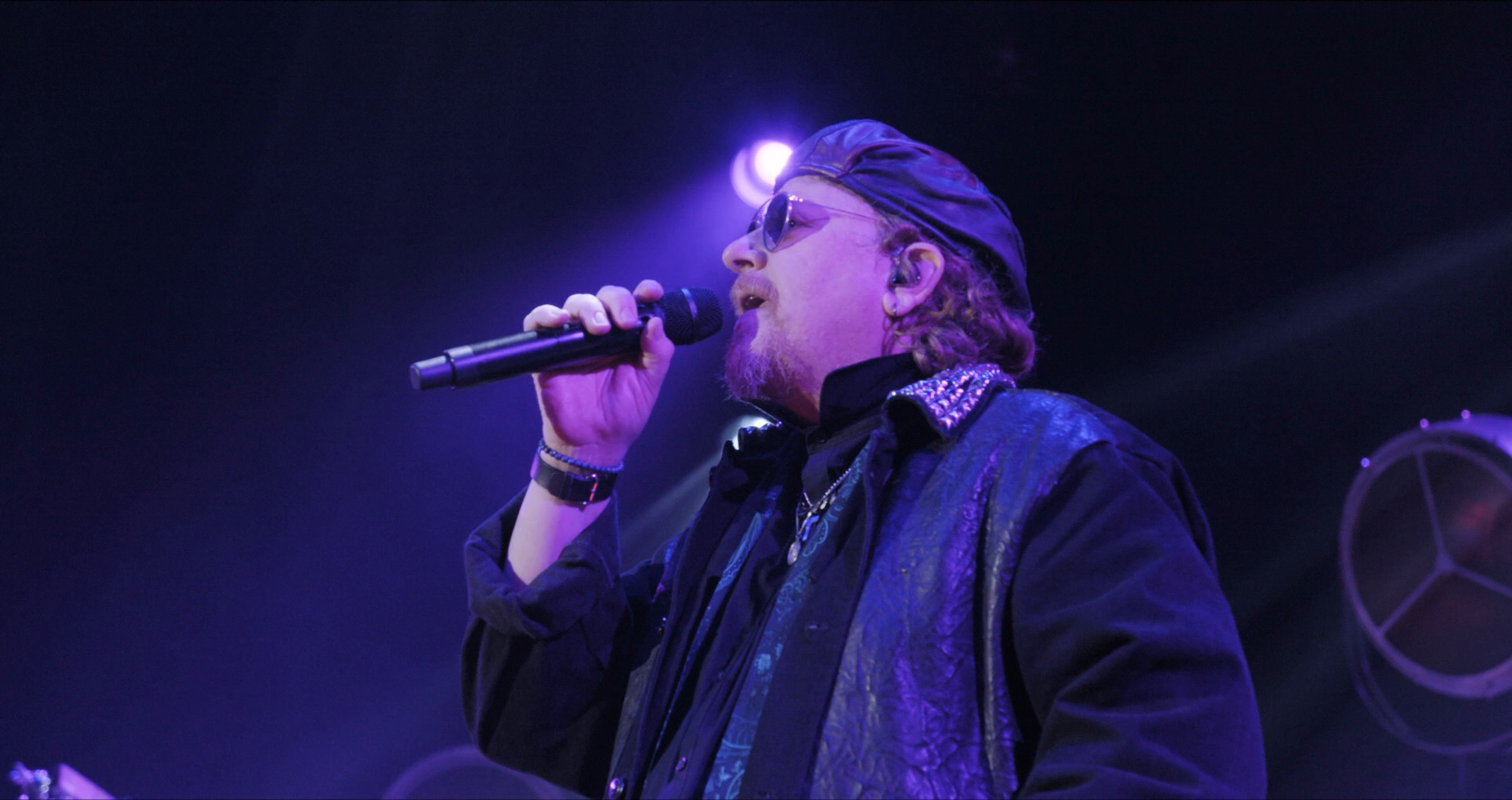 Toto - 40 Tours Around the Sun.BDRip1080p.mkv_20220928_214251.429.png