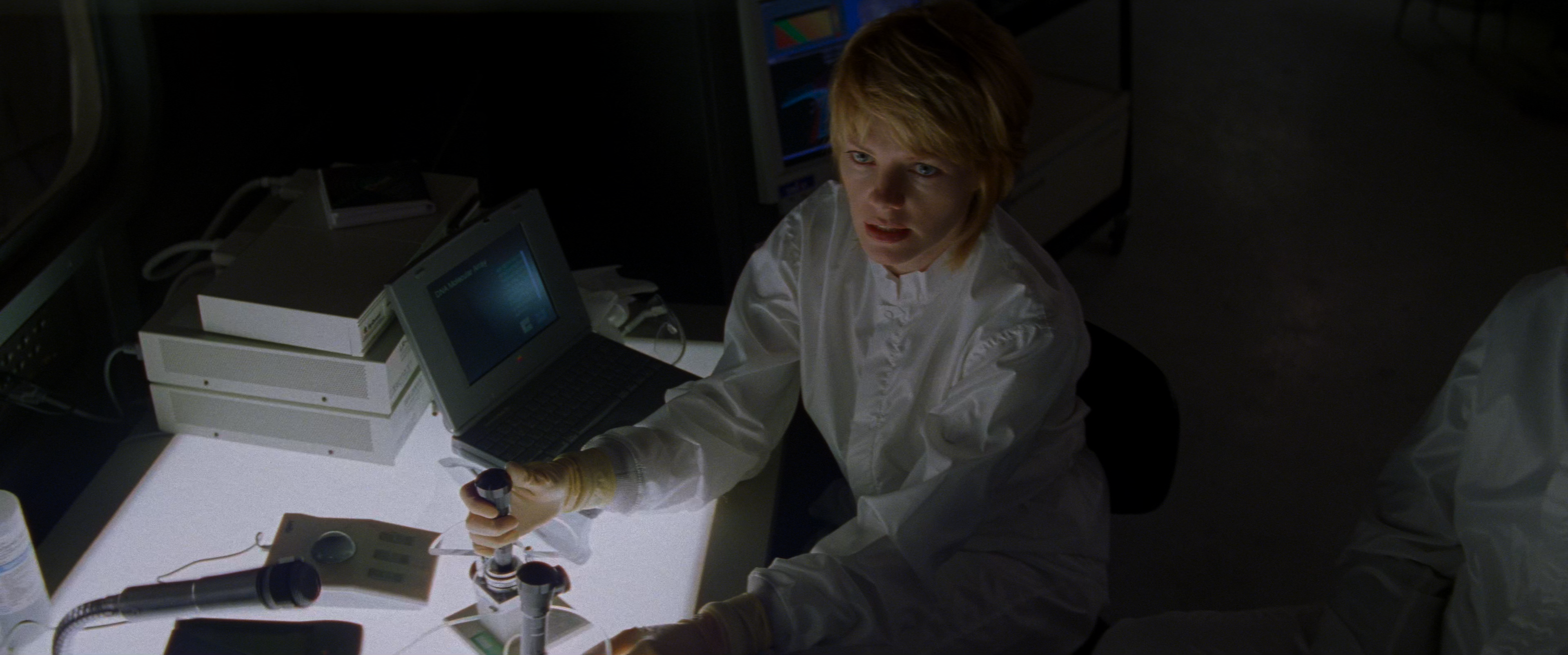 Особь (Species) 1995.mkv_snapshot_00.31.20.000.png