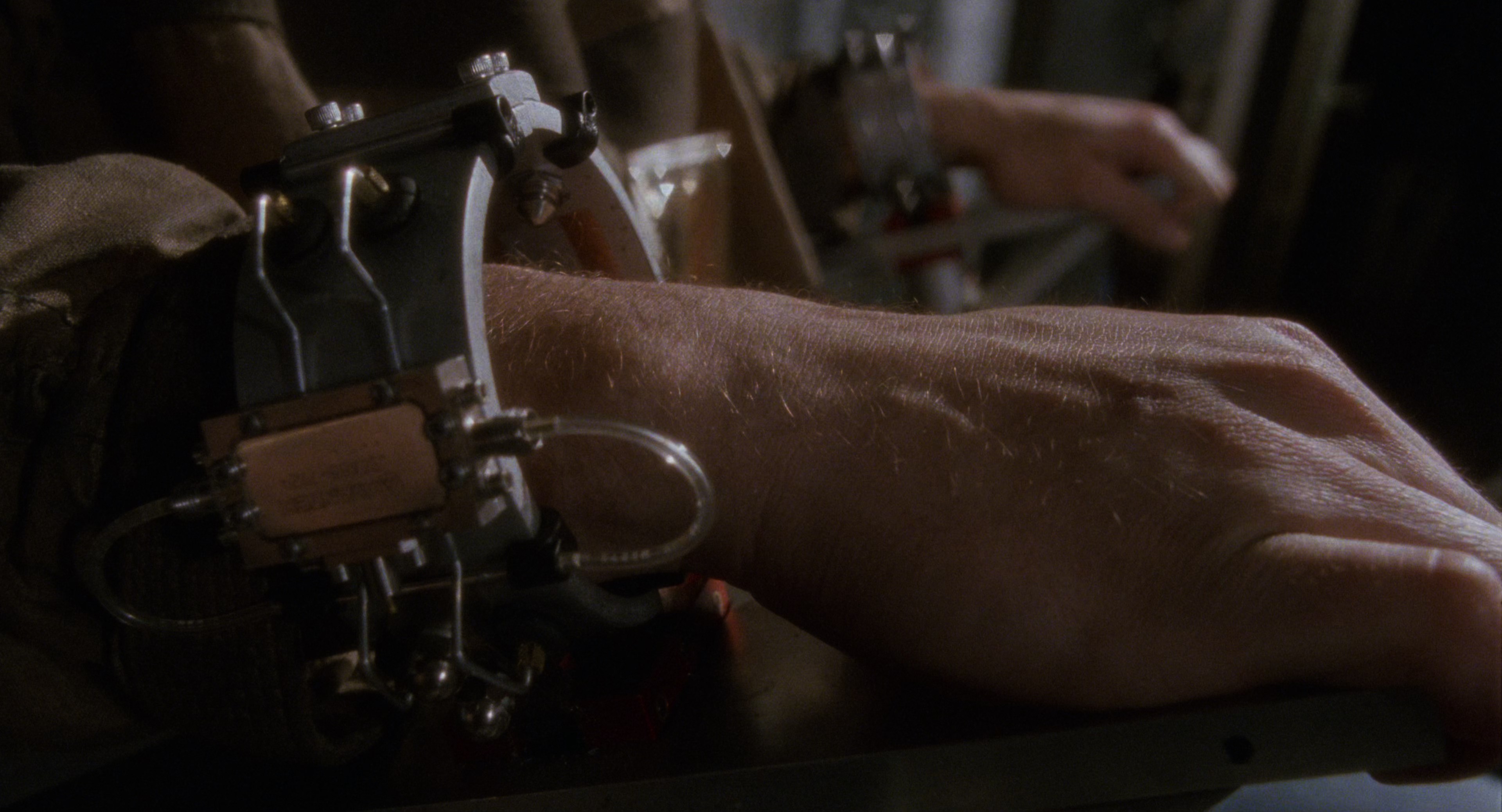 12 обезьян (12 Monkeys) 1995.mkv_snapshot_00.10.10.610.jpg