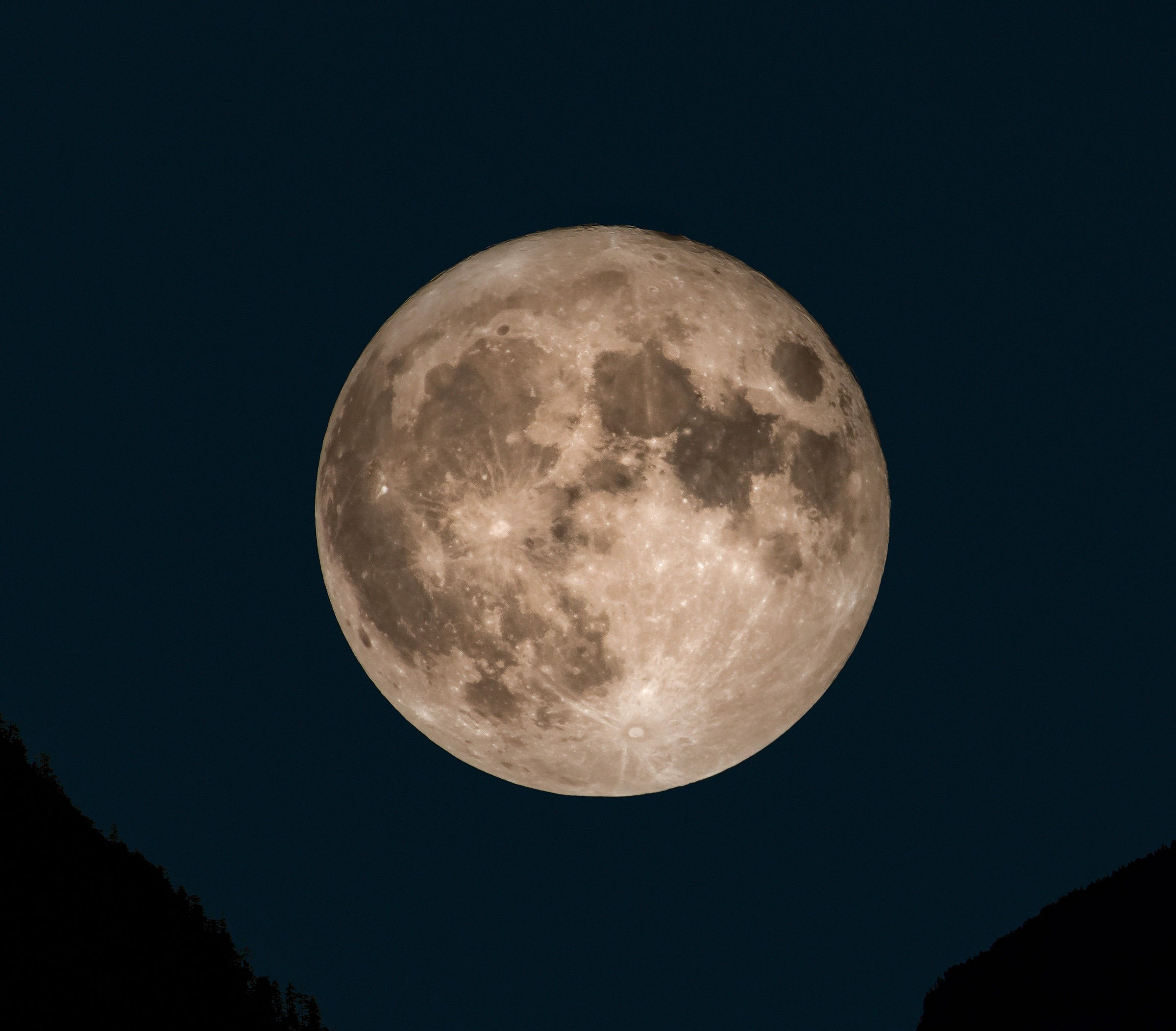 Фото Луны. Луна jpg. Луна плоская. Фото Луны на айфон.
