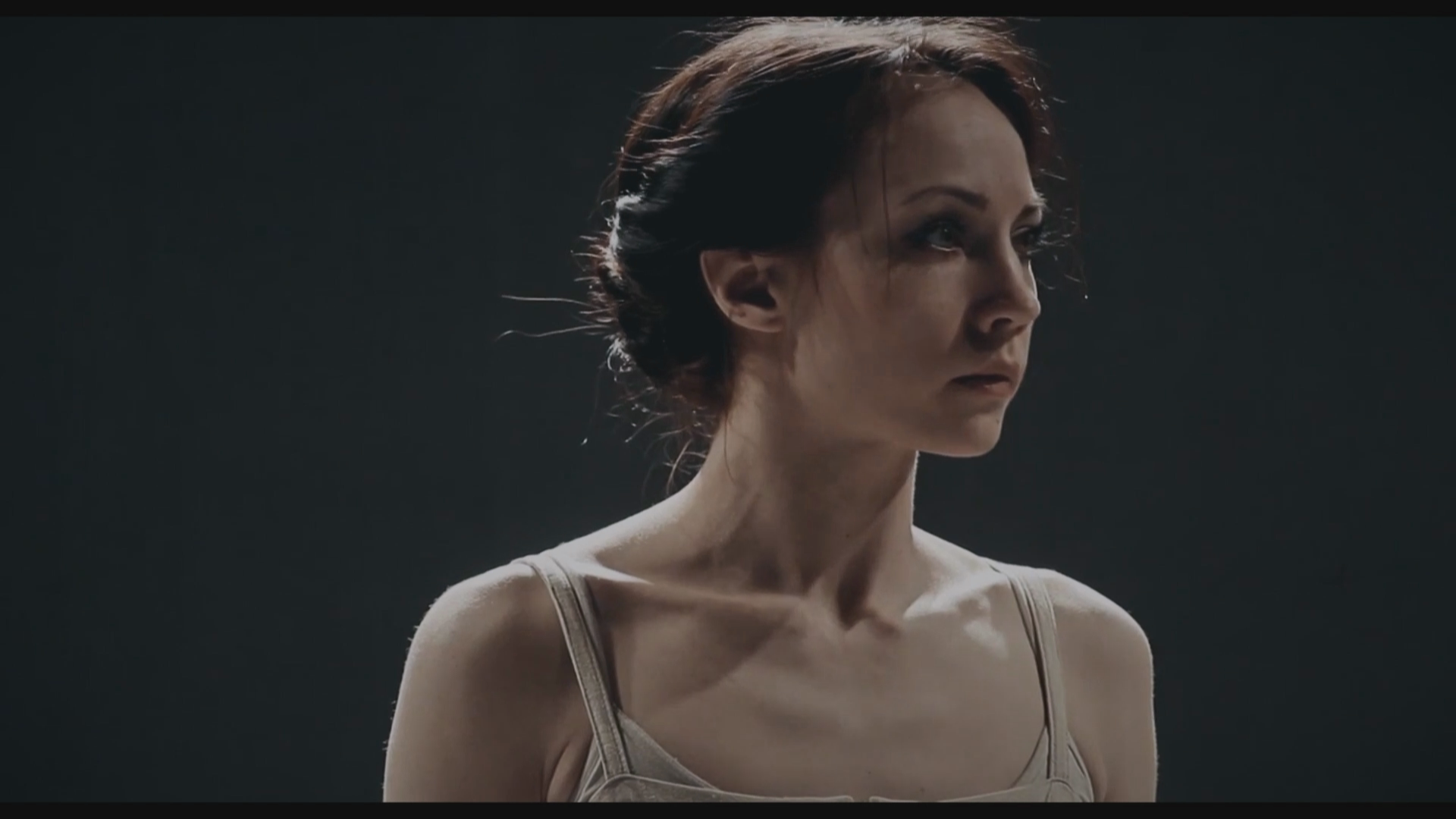 Онегин (театр «Красный факел», реж. Тимофей Кулябин, eng hardsub).mkv_20230216_185047.716.png