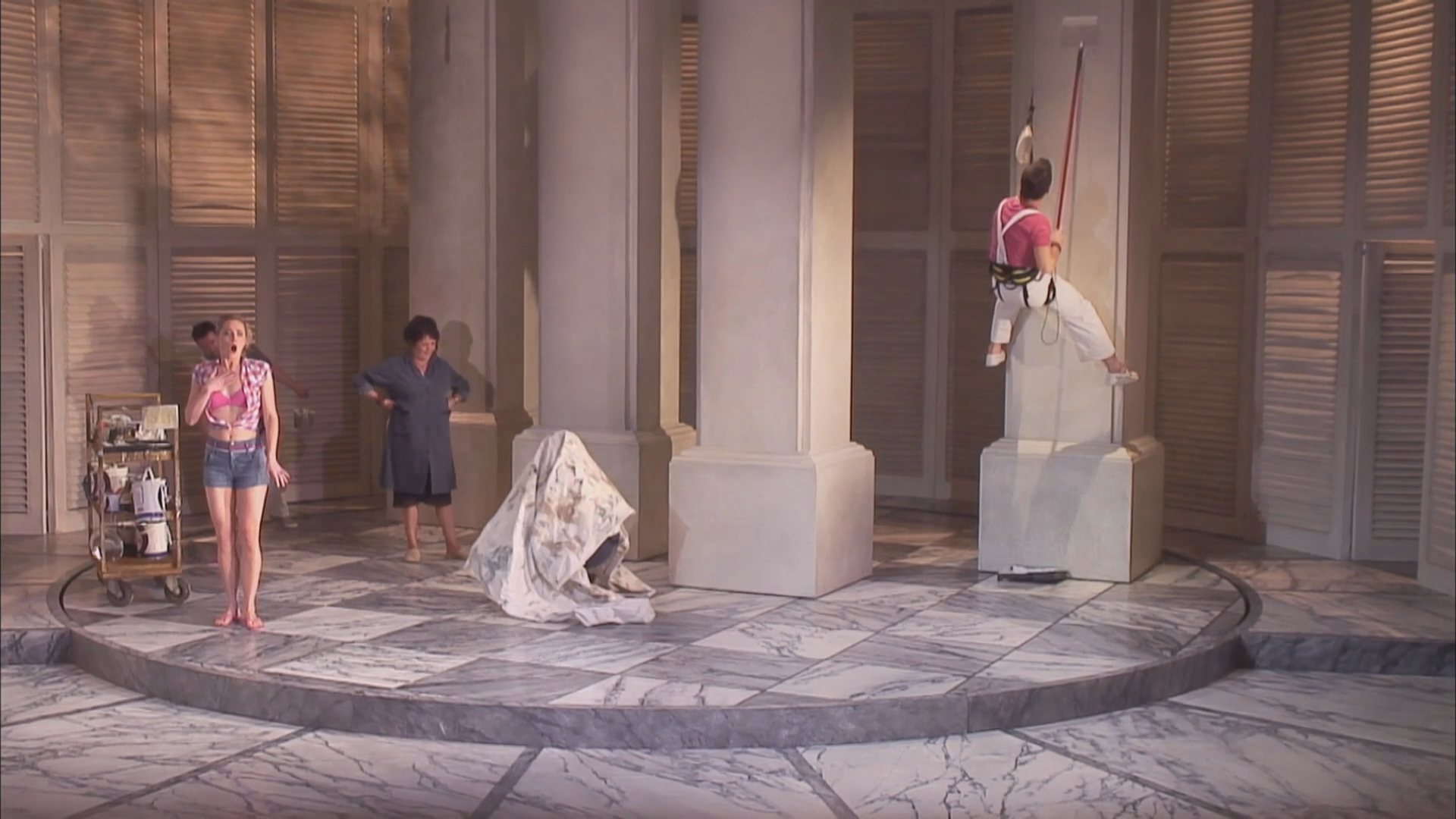 Много шума из ничего. Much Ado About Nothing (Sonia Friedman Productions, Wyndham's Theatre, dir. Josie Rourke, 2011).mkv_20230220_112934.582.png