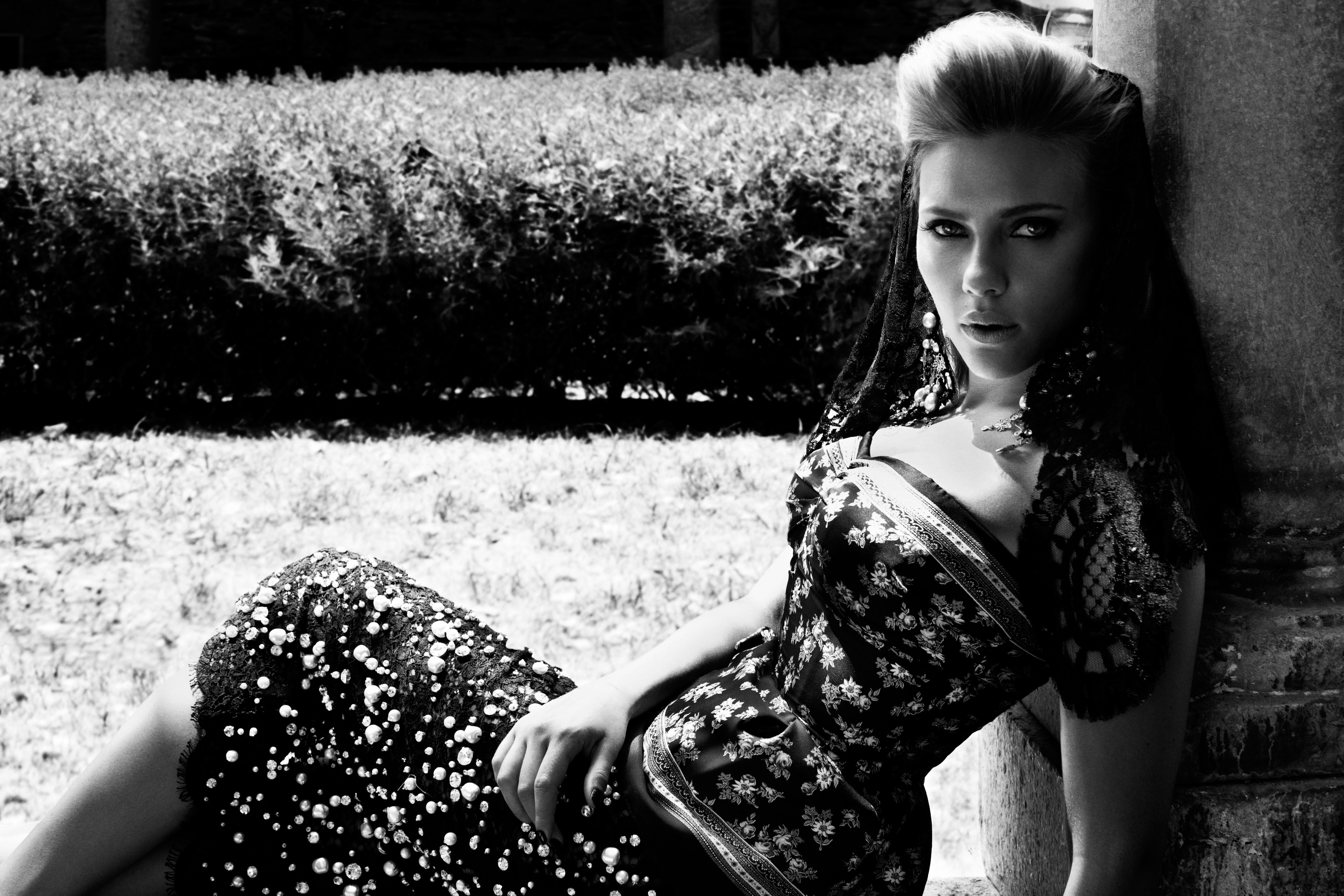 Скарлетт моды. Скарлетт Йоханссон 2012 Vogue. Скарлетт Йоханссон черно белое. Scarlett Johansson Vogue. Скарлетт Йоханссон фотосессии.