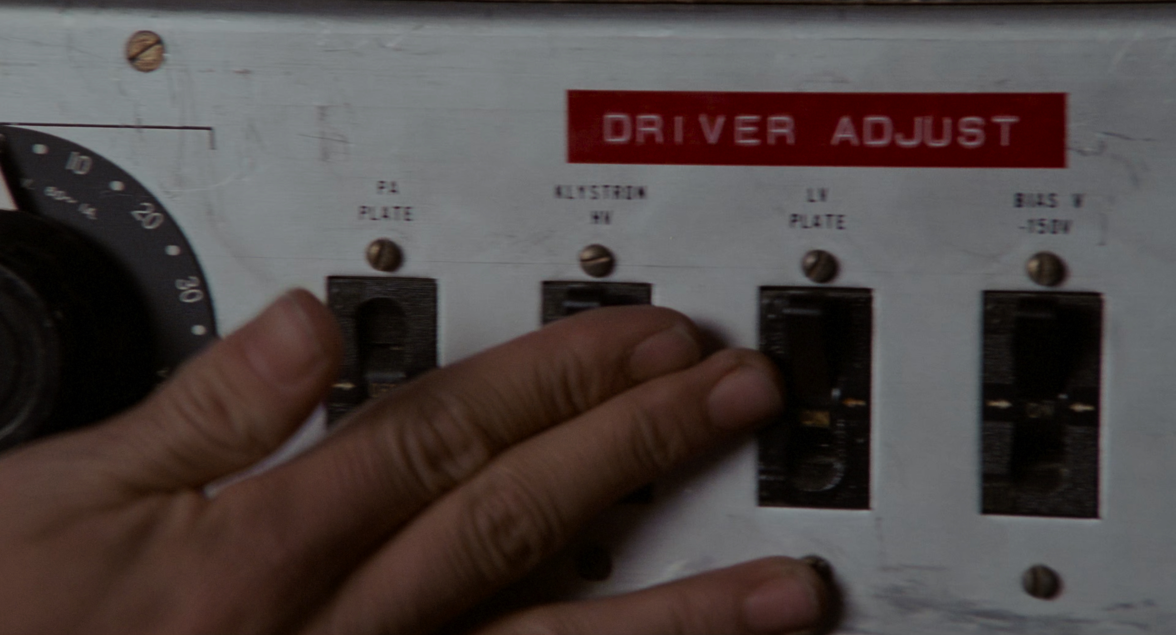 Назад в будущее (Back to the Future) 1985.mkv_snapshot_00.03.30.210.jpg