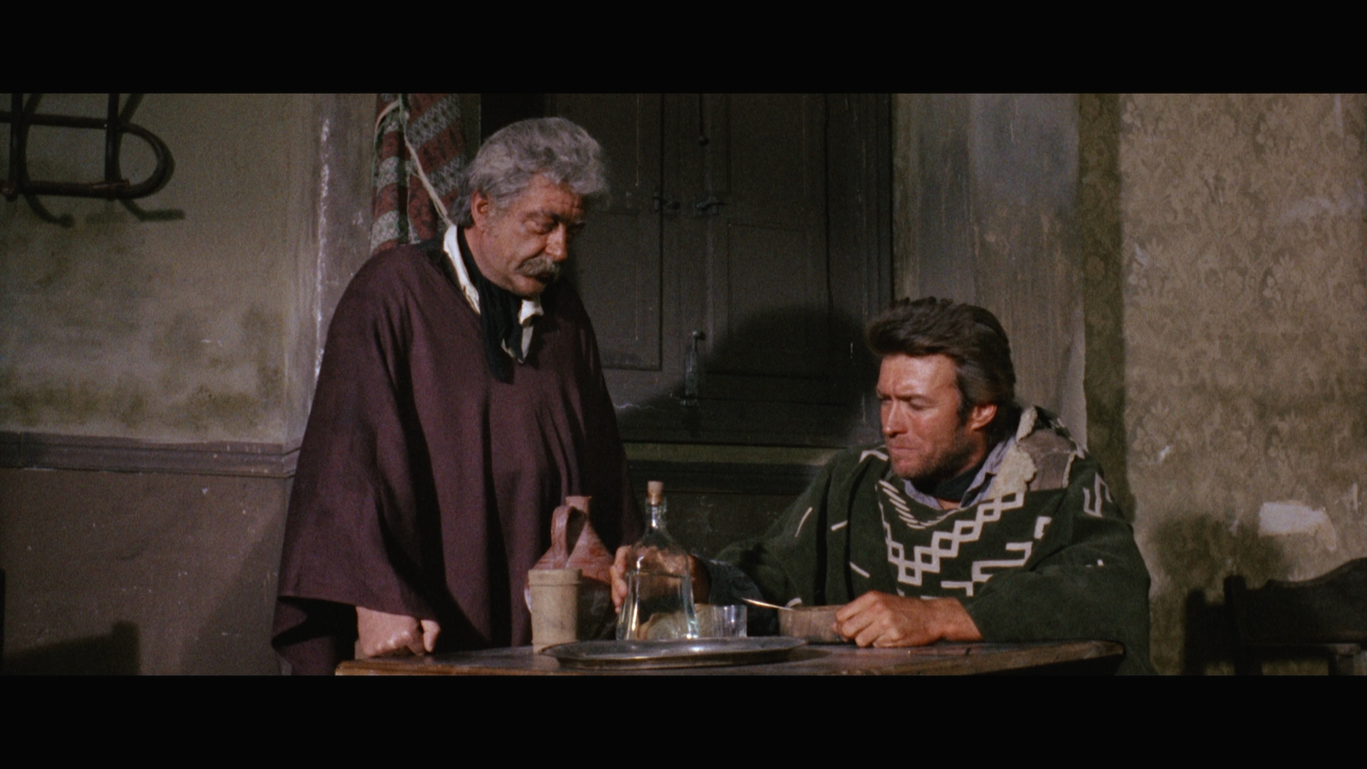 Per un pugno di dollari_1964г_Sergio Leone, Clint Eastwood, Lee Van Cleef  Gian Maria Volonte.mkv_20230319_160907.709.png