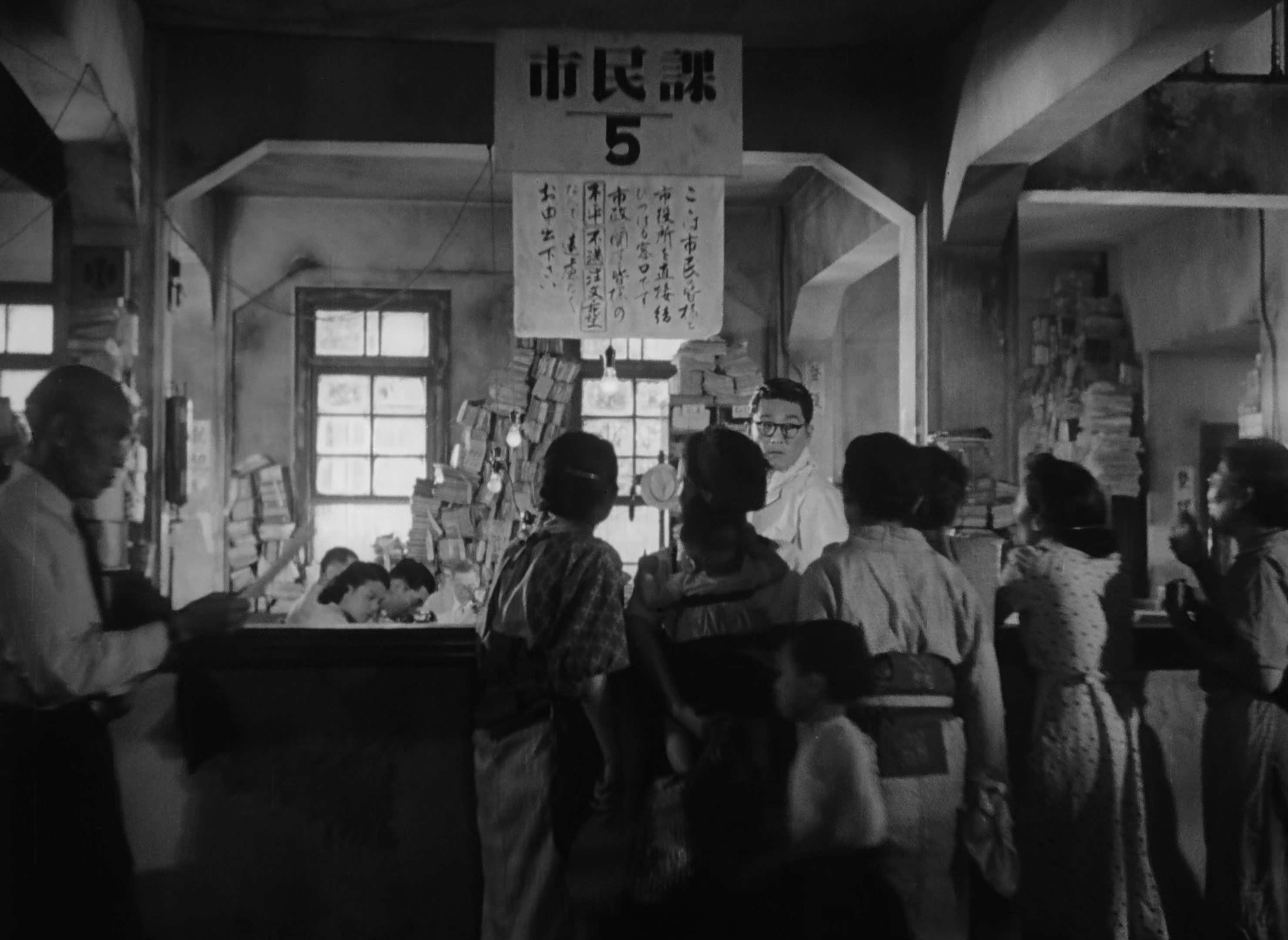 Жить (Ikiru) 1952.mkv_snapshot_00.02.50.667.png