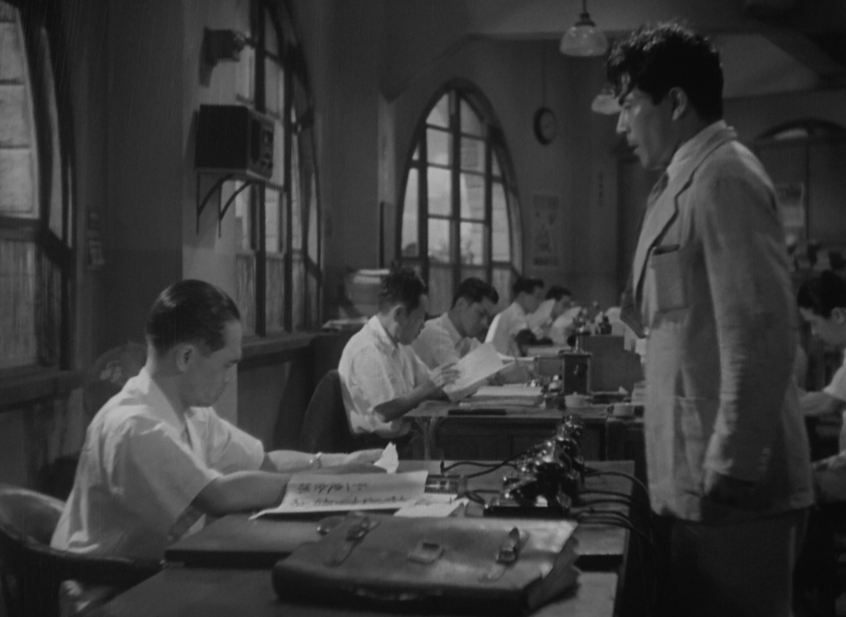 Бездомный пёс (Nora inu) 1949.mkv_snapshot_00.04.40.801.png