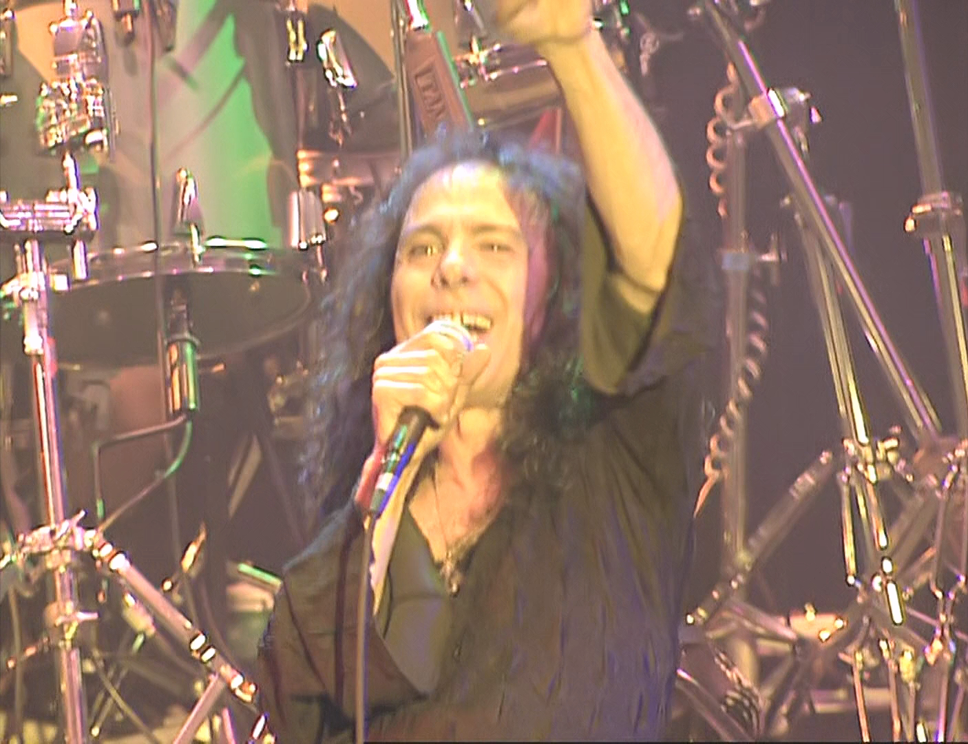 Dio.Live.In.London.Hammersmith.Apollo.1993.1080p.BluRay.DTS.FLAC.x264.HDCLUB-SbR.mkv_20230405_215000.186.png