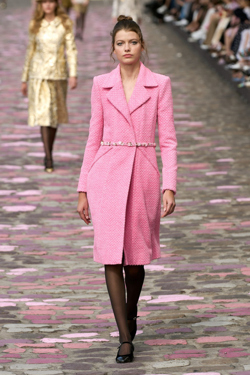 00018-chanel-fall-2023-couture-credit-gorunway.jpg