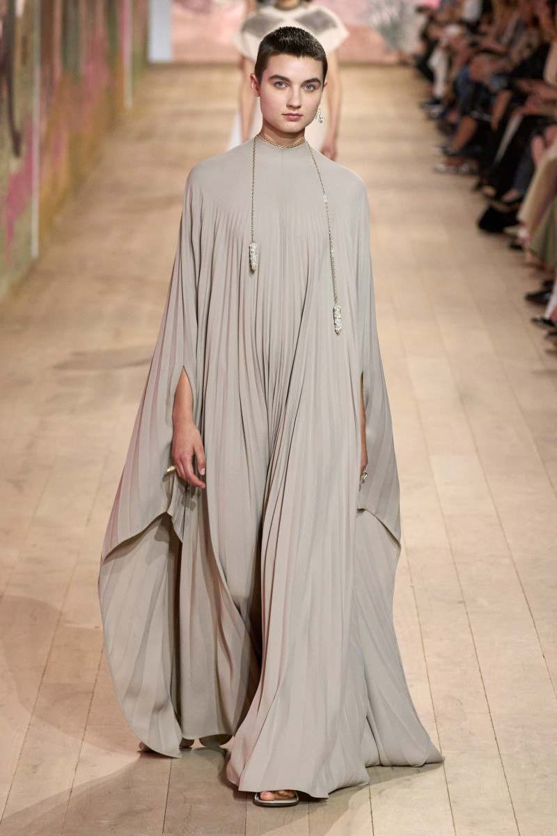 00025-dior-fall-2023-couture-credit-gorunway.jpg