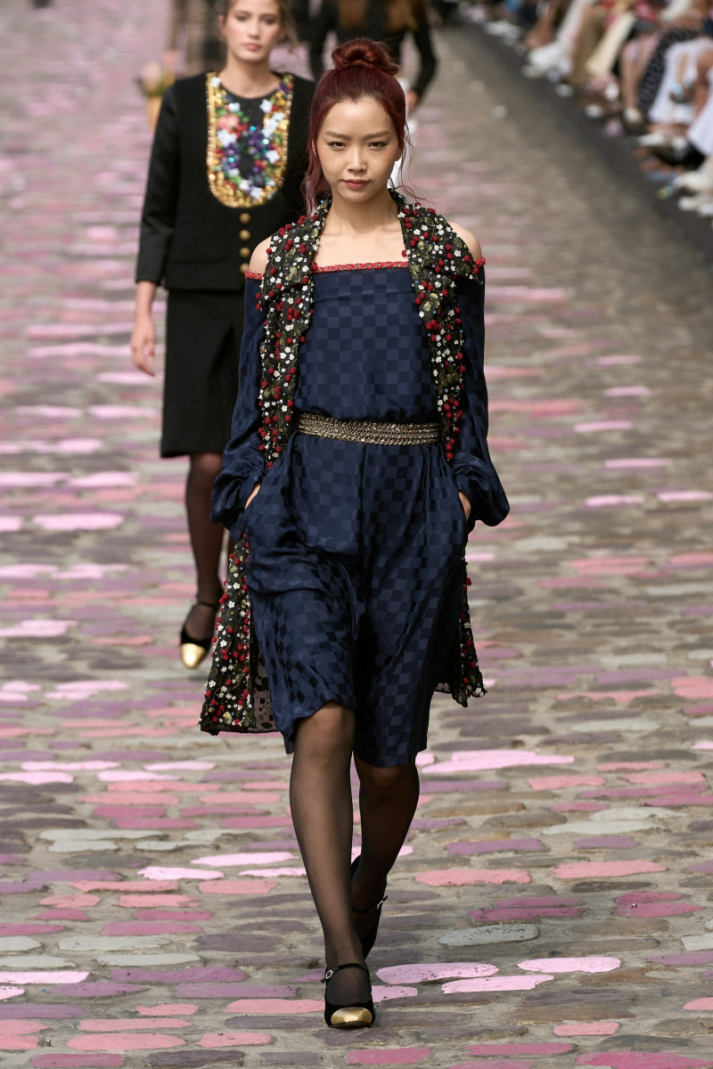 00036-chanel-fall-2023-couture-credit-gorunway.jpg
