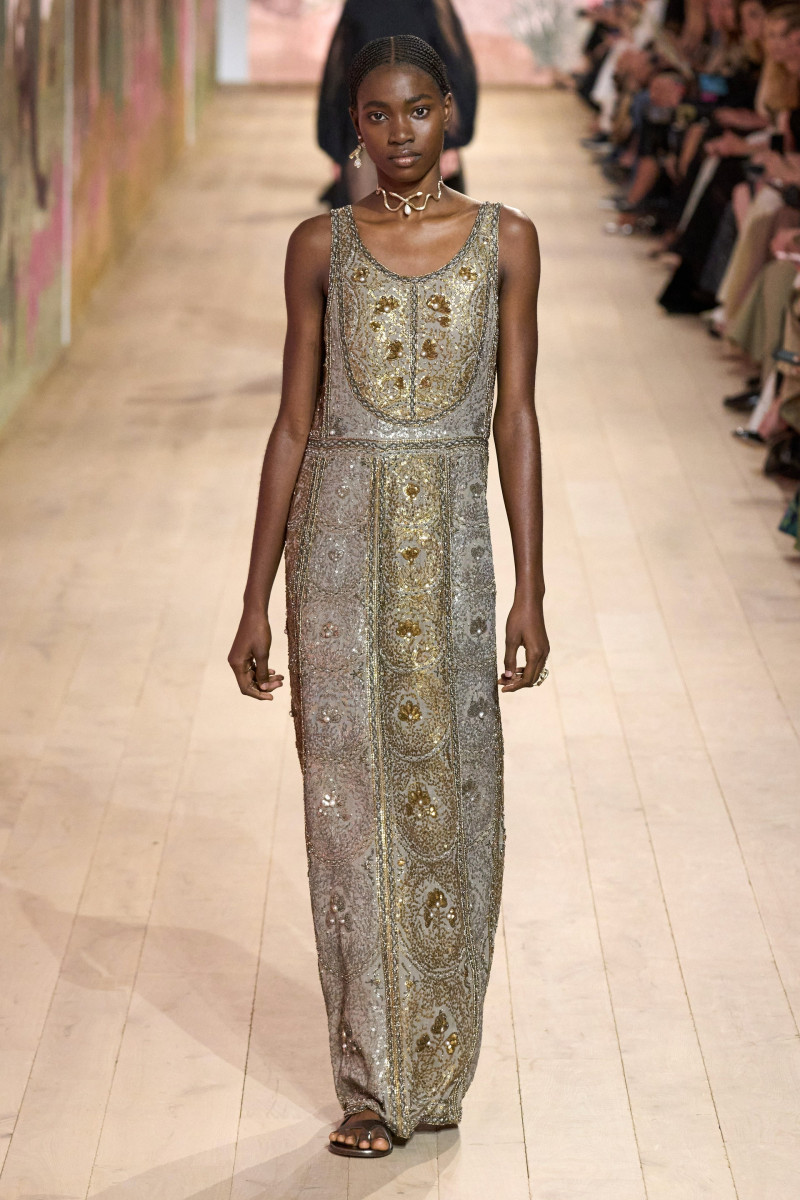 00040-dior-fall-2023-couture-credit-gorunway.jpg