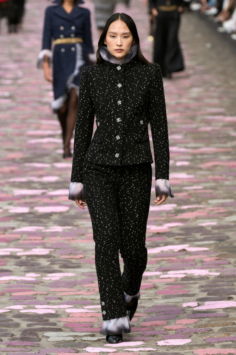 00010-chanel-fall-2023-couture-credit-gorunway.jpg