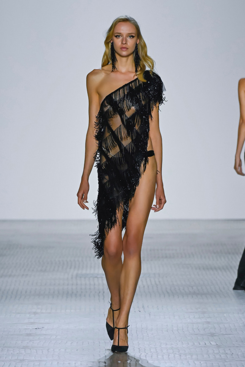 00031-celia-kritharioti-fall-2023-couture-credit-brand.jpg