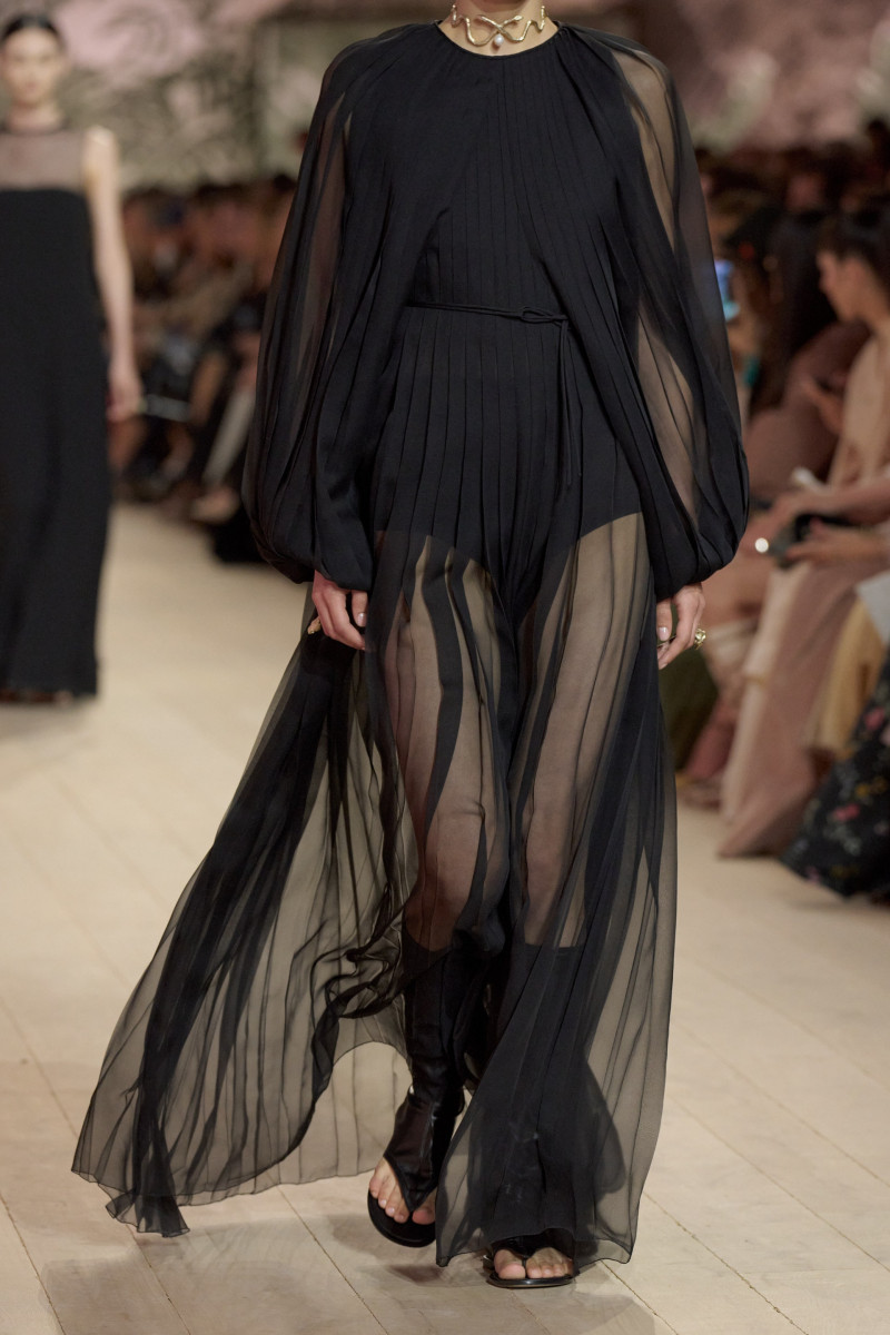 00080-christian-dior-fall-2023-couture-details-credit-gorunway.jpg