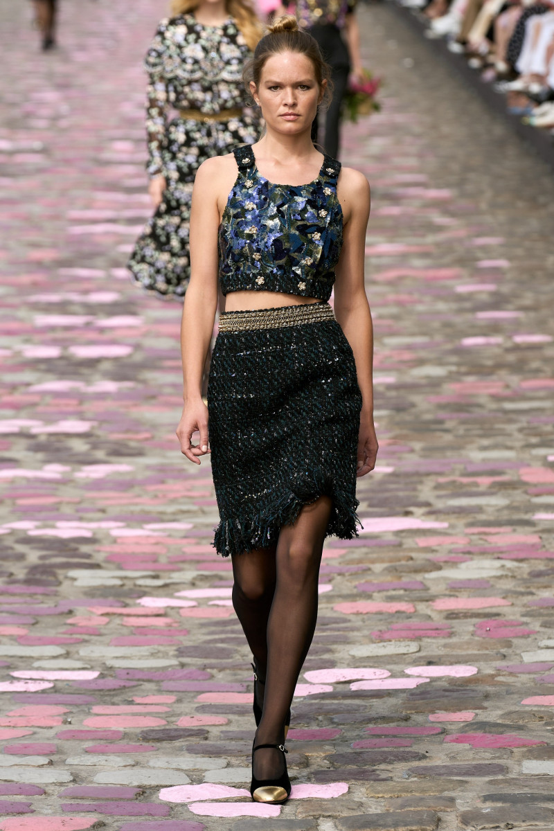 00014-chanel-fall-2023-couture-credit-gorunway.jpg