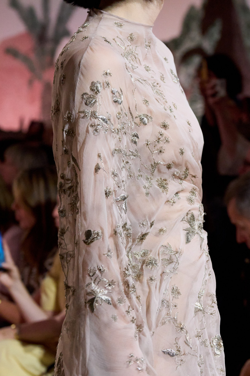 00123-christian-dior-fall-2023-couture-details-credit-gorunway.jpg