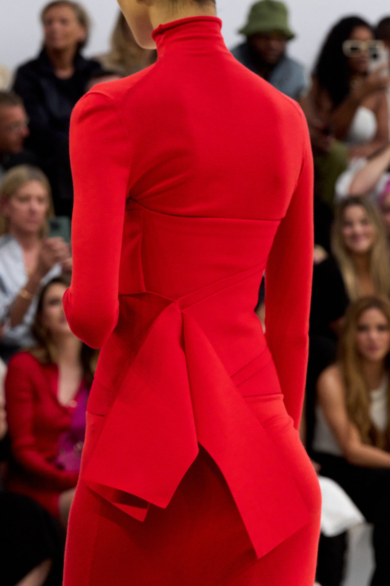 00028-fendi-fall-2023-couture-details-credit-gorunway.jpg