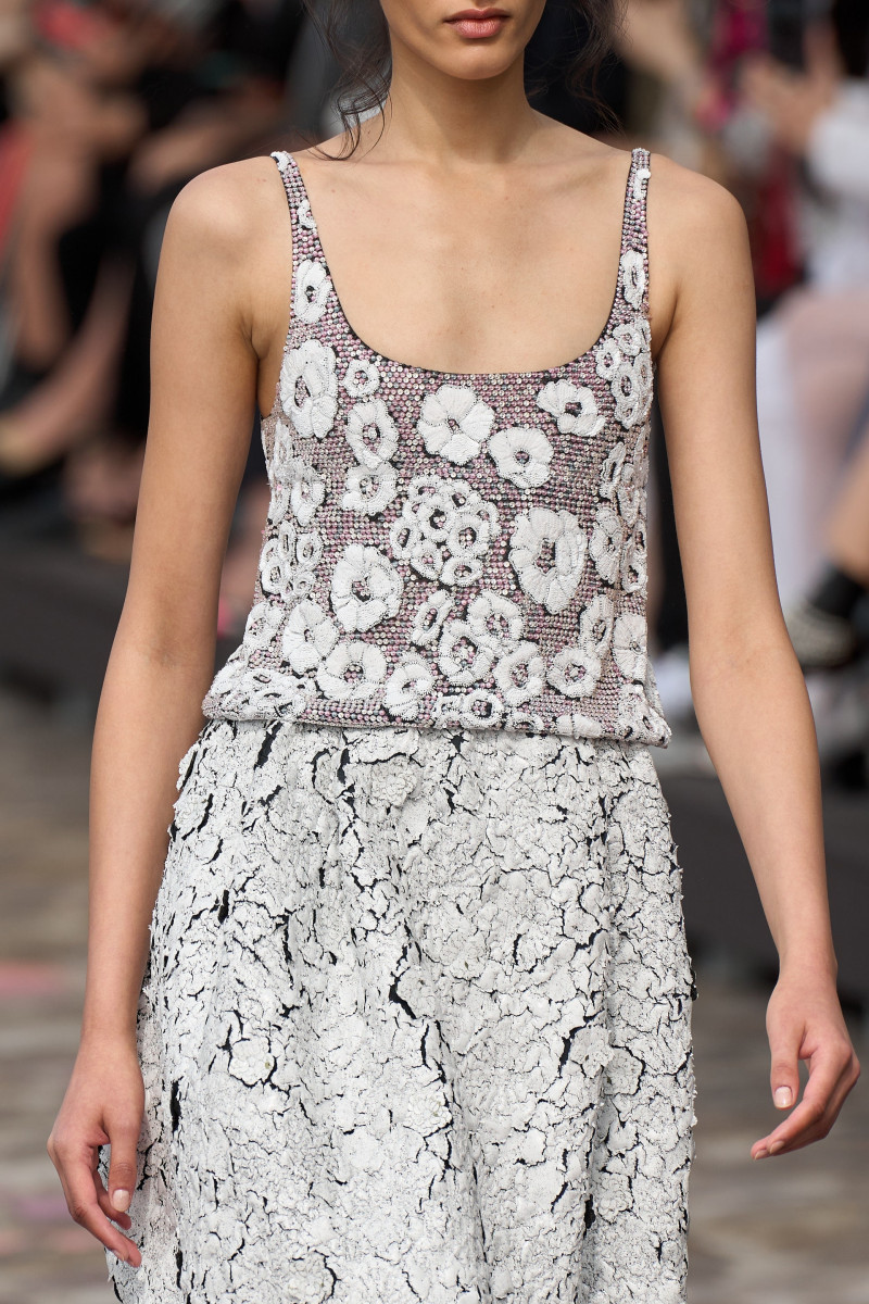 00082-chanel-fall-2023-couture-detail-credit-gorunway.jpg