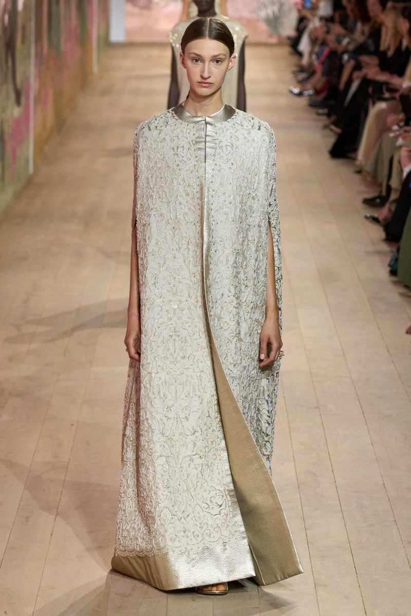 00057-dior-fall-2023-couture-credit-gorunway.jpg