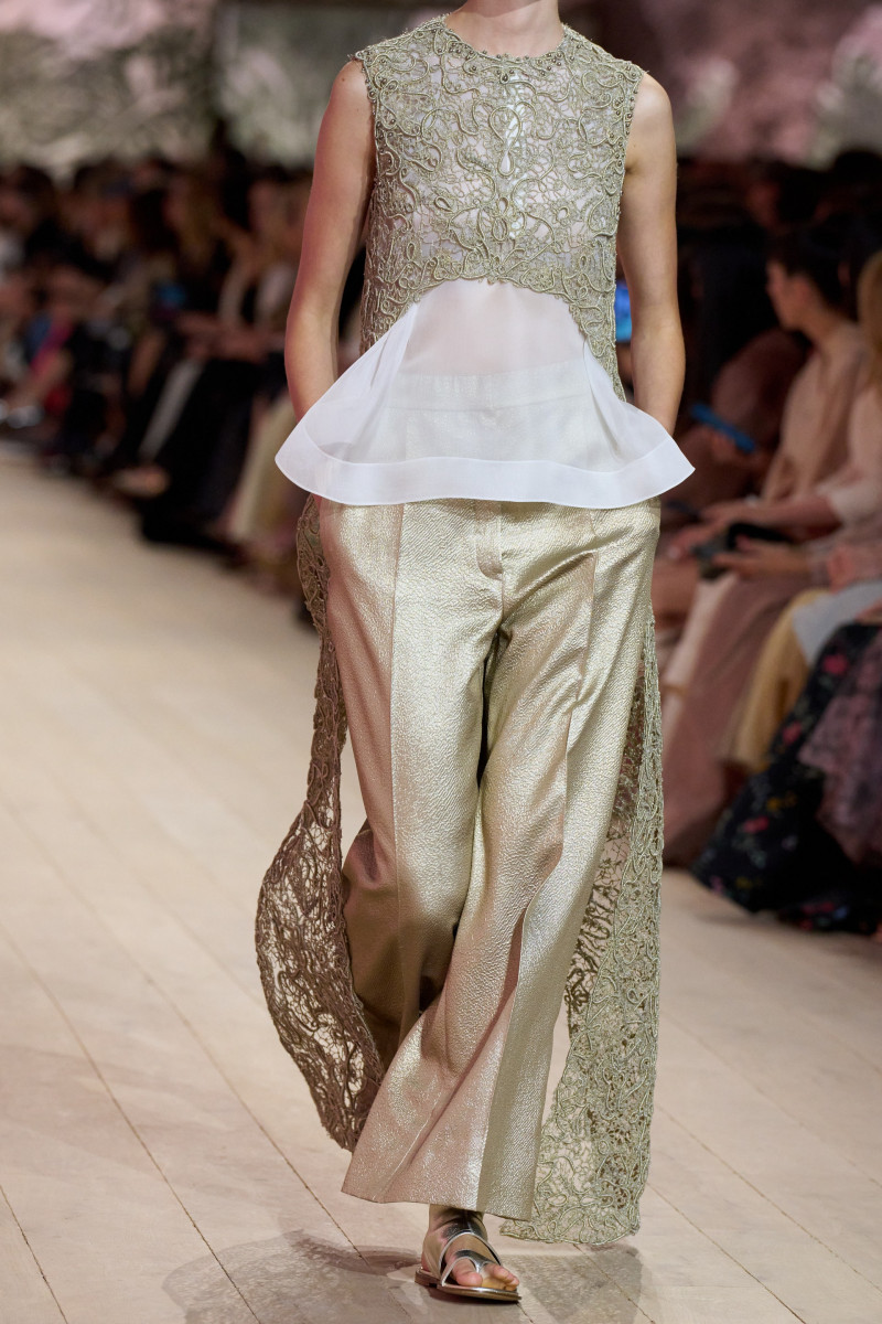 00096-christian-dior-fall-2023-couture-details-credit-gorunway.jpg
