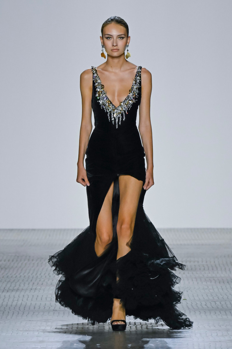 00041-celia-kritharioti-fall-2023-couture-credit-brand.jpg
