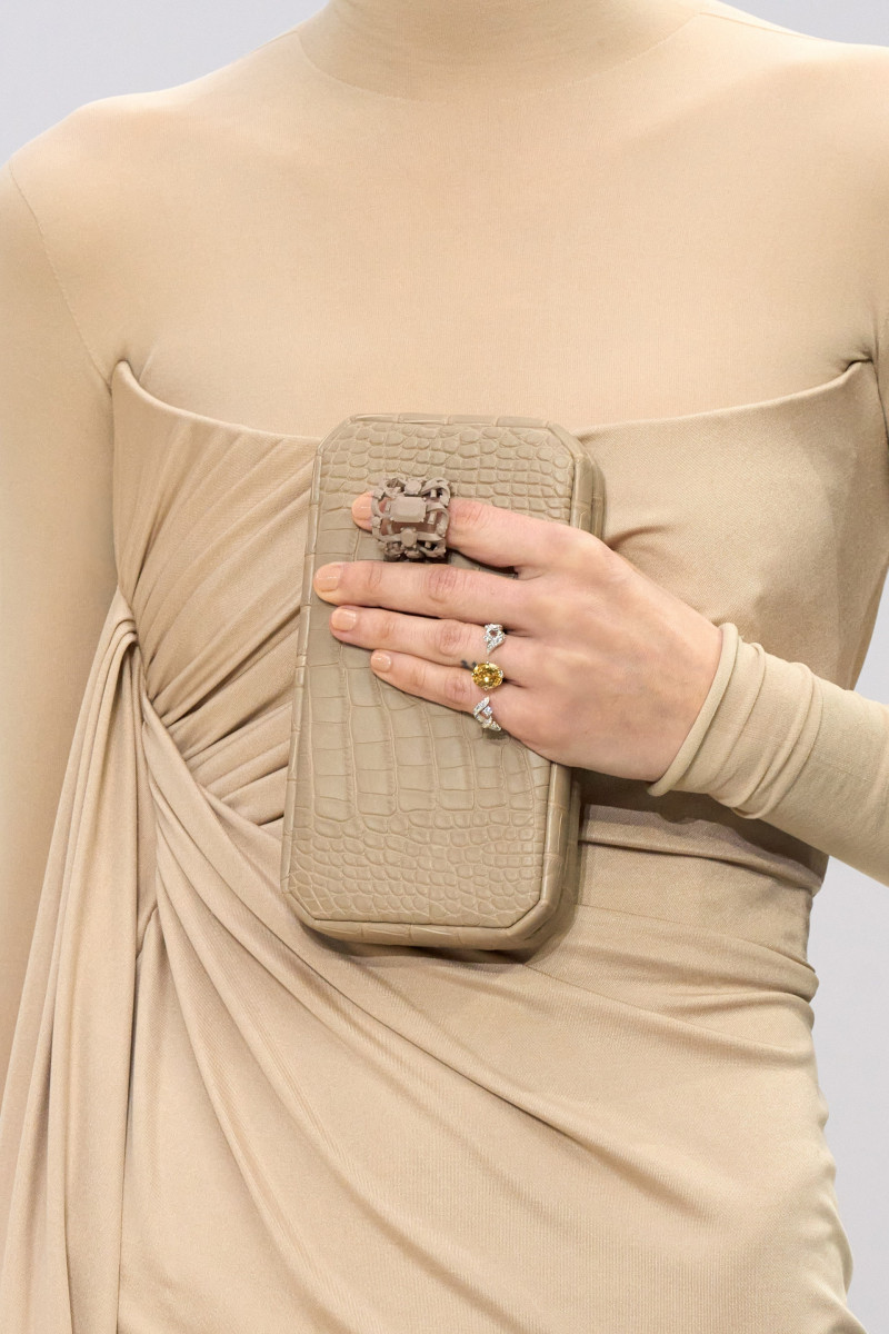 00011-fendi-fall-2023-couture-details-credit-gorunway.jpg