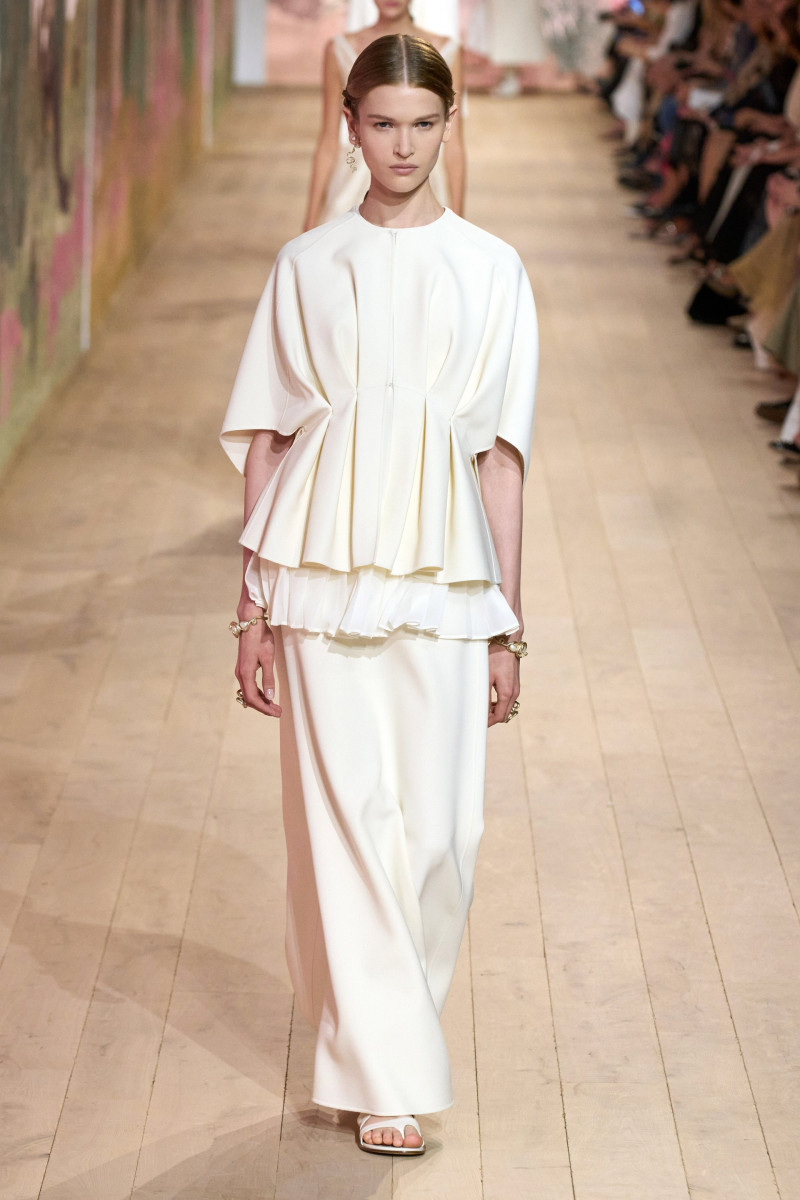 00006-dior-fall-2023-couture-credit-gorunway.jpg