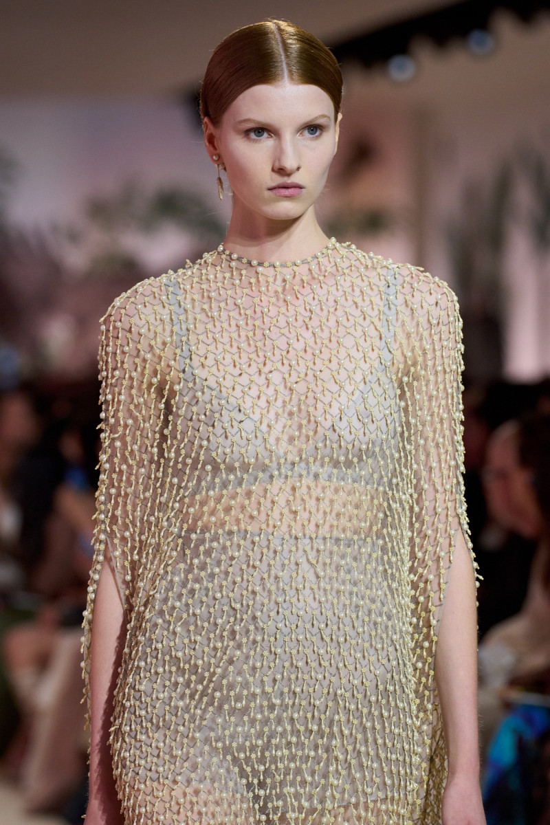 00118-christian-dior-fall-2023-couture-details-credit-gorunway.jpg