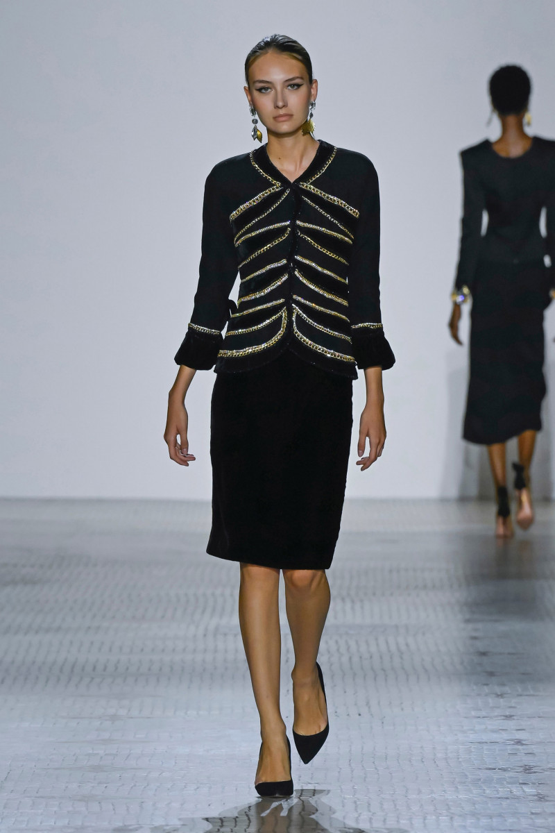 00005-celia-kritharioti-fall-2023-couture-credit-brand.jpg