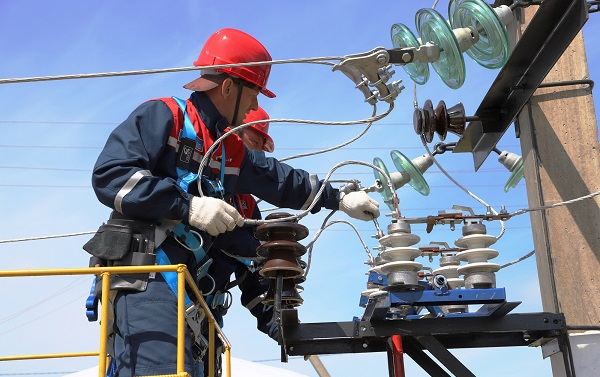 На базе УК «Россети Ленэнерго» прошли обучение более 1 тыс. энергетиков