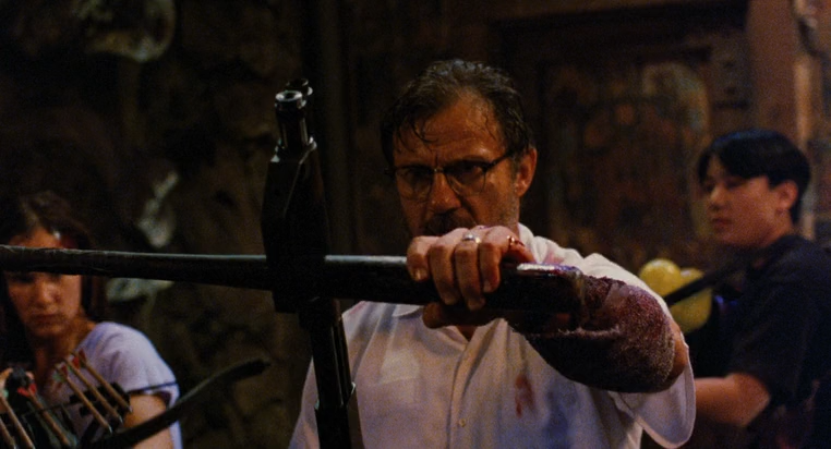 From.Dusk.Till.Dawn.1996.HDRip-AVC.ExKinoRay.mkv_snapshot_01.30.30.750.png