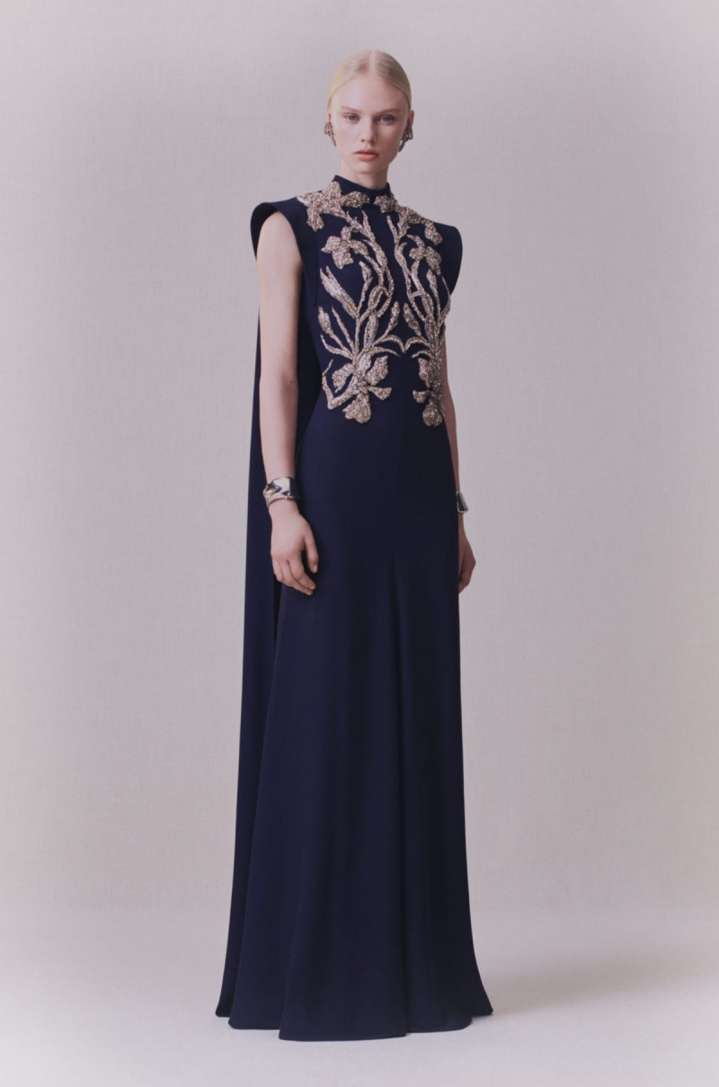 Alexander-McQueen-pre-fall-20-5455-1578994139.jpg