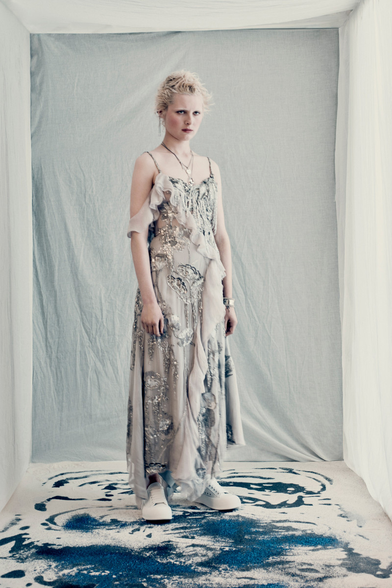00009-Alexander-McQueen-Fall-21-credit-Paolo-Roversi-Brand.jpg